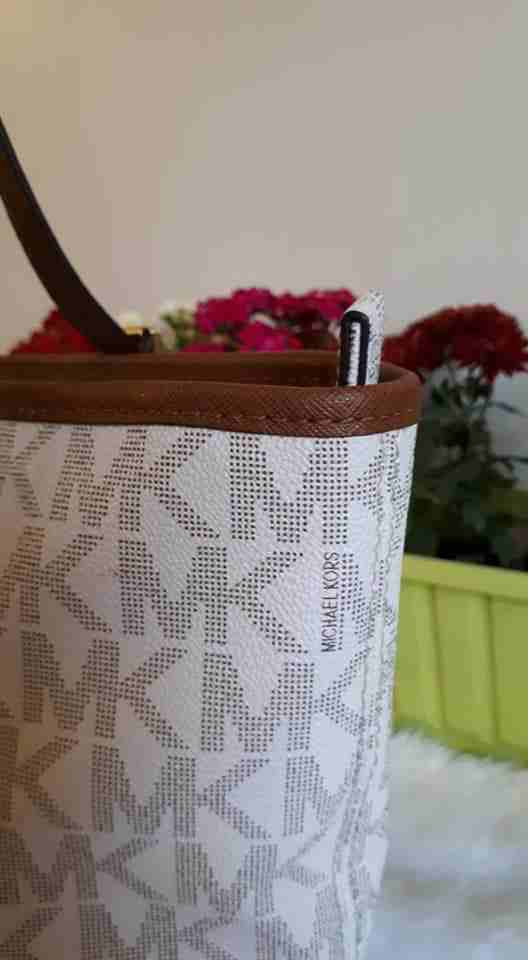 LIKE NEW MICHAEL KORS JET SET SNAP TOTE LARGE
لا تنسَ أنك شاهدت هذا الإعلان في عنكبوت
SR360(SALE)...