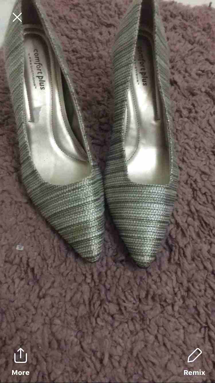 amazing shoes
لا تنسَ أنك شاهدت هذا الإعلان في عنكبوت
Silver one size 38 new
Beige size 39...
