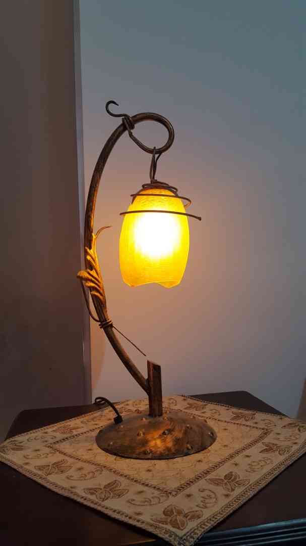 Table Lamp جميل بسعر حلو للبيع                                            


	 				لا تنسَ أنك شاهدت هذا الإعلان في عنكبوت            
	 				
                                -تيبل لامب منحوت بطريق...
