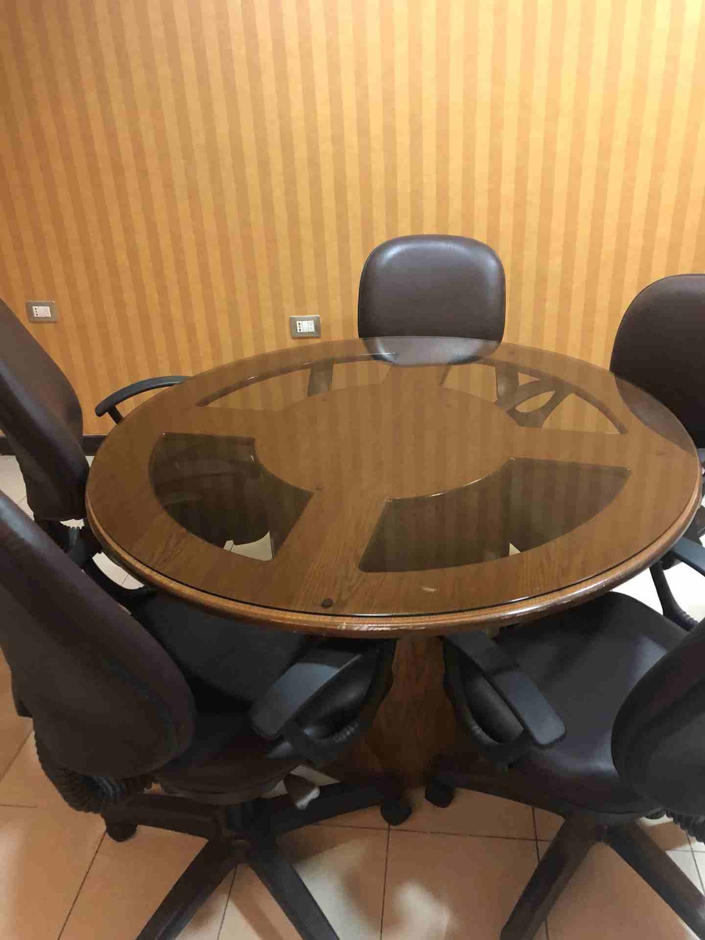 Meeting Table
لا تنسَ أنك شاهدت هذا الإعلان في عنكبوت
I have a meeting table for sale with 6 chai...