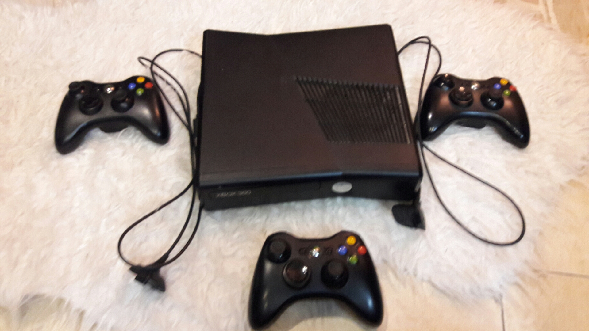 Xbox 360 للبيع
لا تنسَ أنك شاهدت هذا الإعلان في عنكبوت
للبيع اكس بوكس 360 مع 3 ايدين وشاحنين...