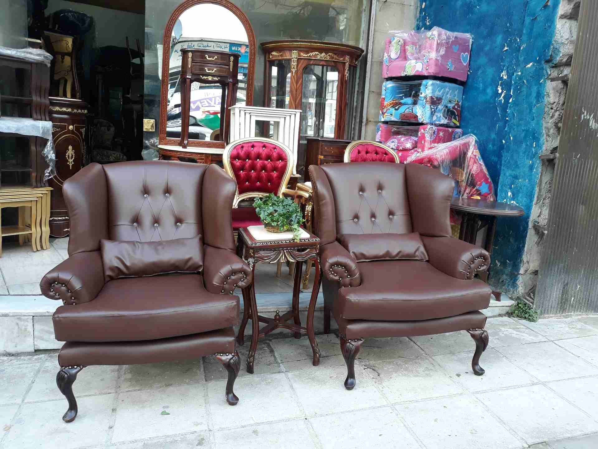 جبل الحسين
لا تنسَ أنك شاهدت هذا الإعلان في عنكبوت
كنبايتين مع طربيزه بالوسط موديل (الفيل ) اكبرر...