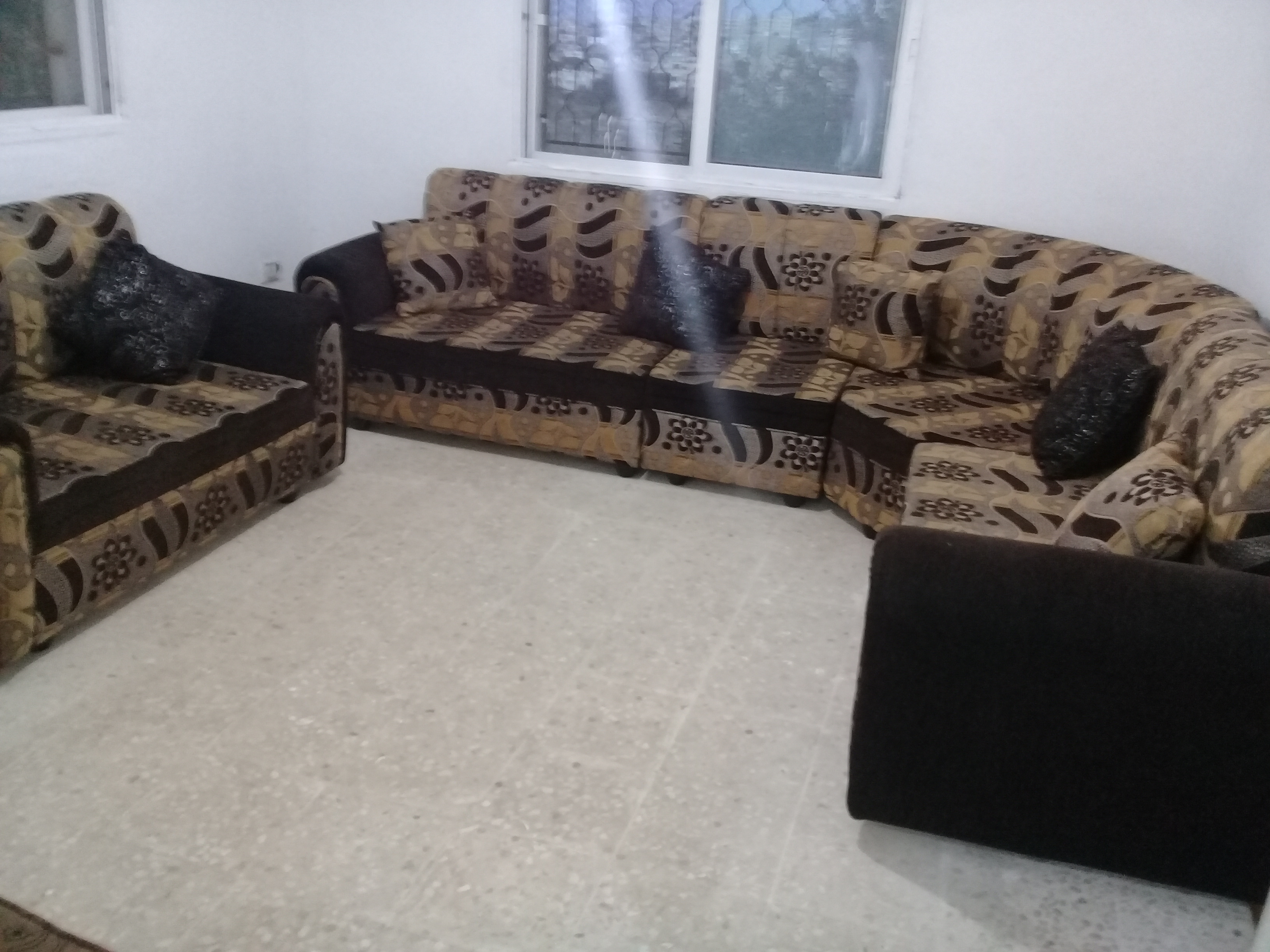 كنب كورنر 9 مقاعد                                            


	 				لا تنسَ أنك شاهدت هذا الإعلان في عنكبوت            
	 				
                                الاتصال 0778079375

	 			--------...