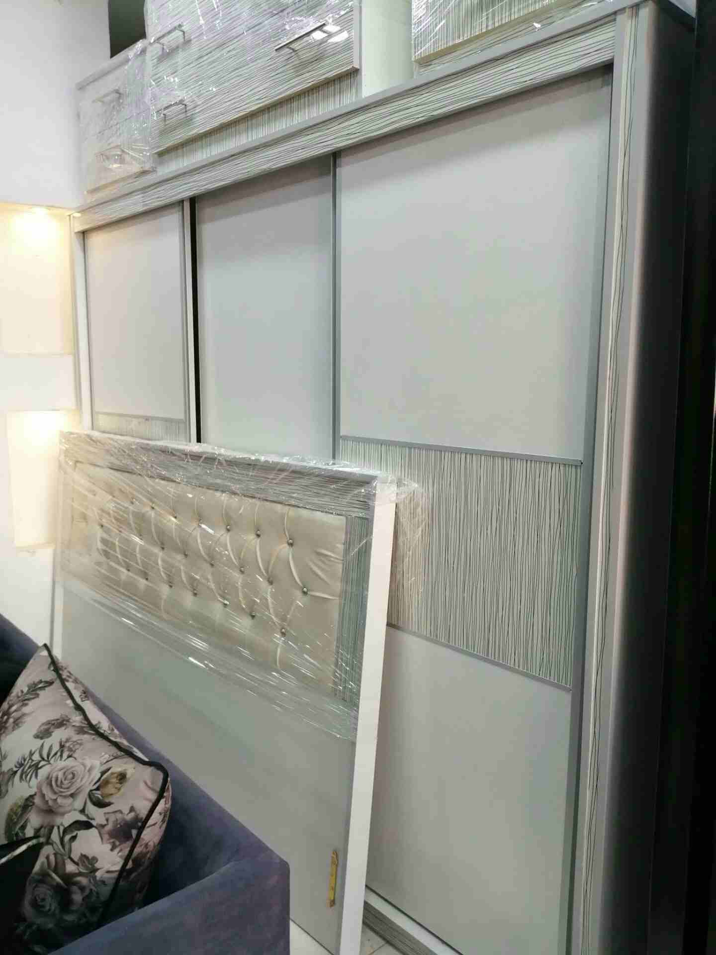 تفصيل ودهان وصيانة الأثاث غرف نوم مطابخ ابواب وديكورات 0781914042
لا تنسَ أنك شاهدت هذا الإعلان في عنكبوت...