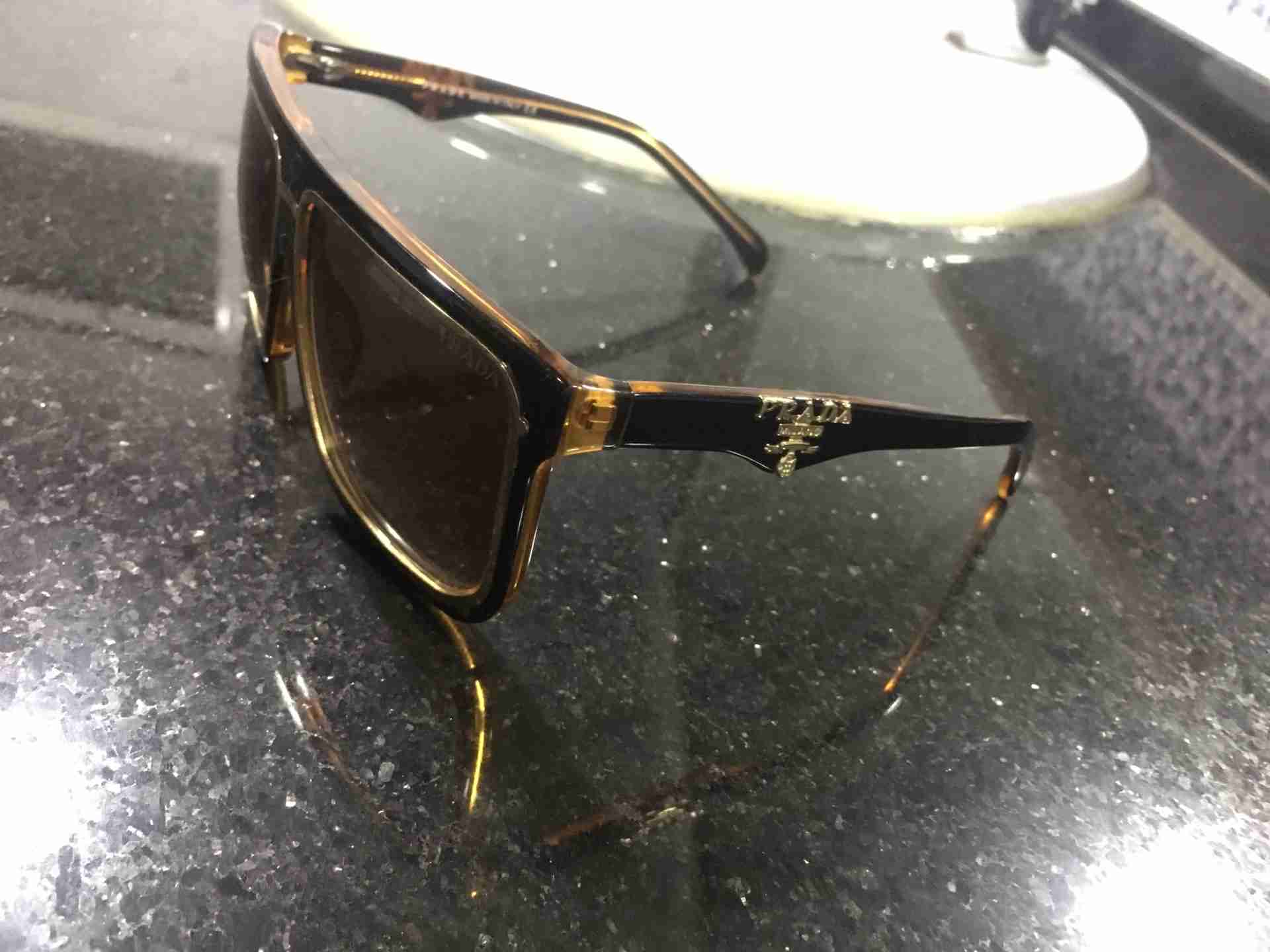 نظارات Prada
لا تنسَ أنك شاهدت هذا الإعلان في عنكبوت
نظارات Prada اصلية 100٪‏ بحالة الجد...