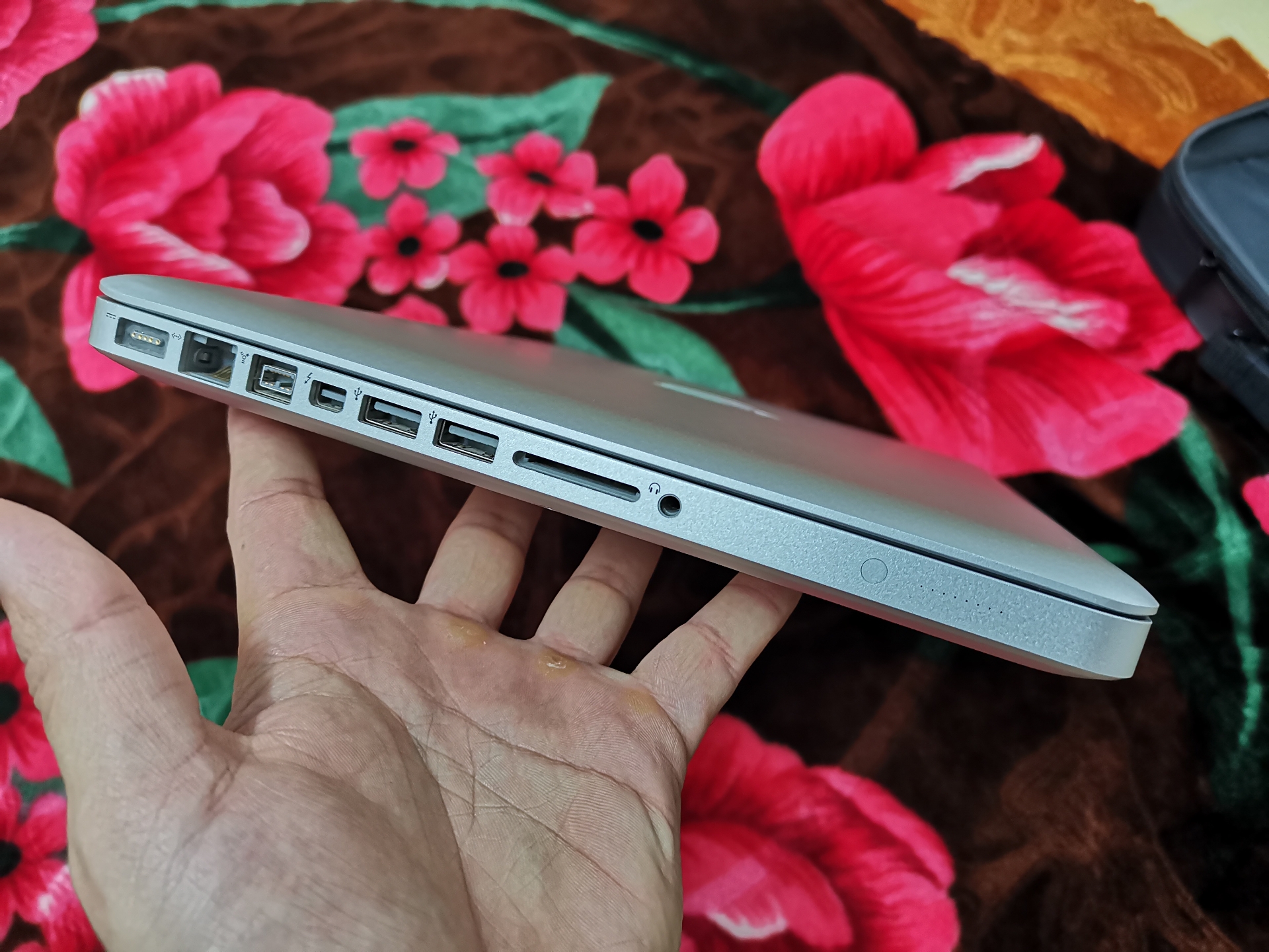 ماك بوك برو i7 كل شي فيه وكالة نظيف للبيع
لا تنسَ أنك شاهدت هذا الإعلان في عنكبوت
ماك بوك برو...