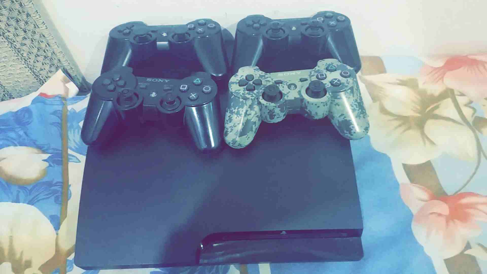 PlayStation 3 slim with 16 cds and 6 controllers
لا تنسَ أنك شاهدت هذا الإعلان في عنكبوت
I want...