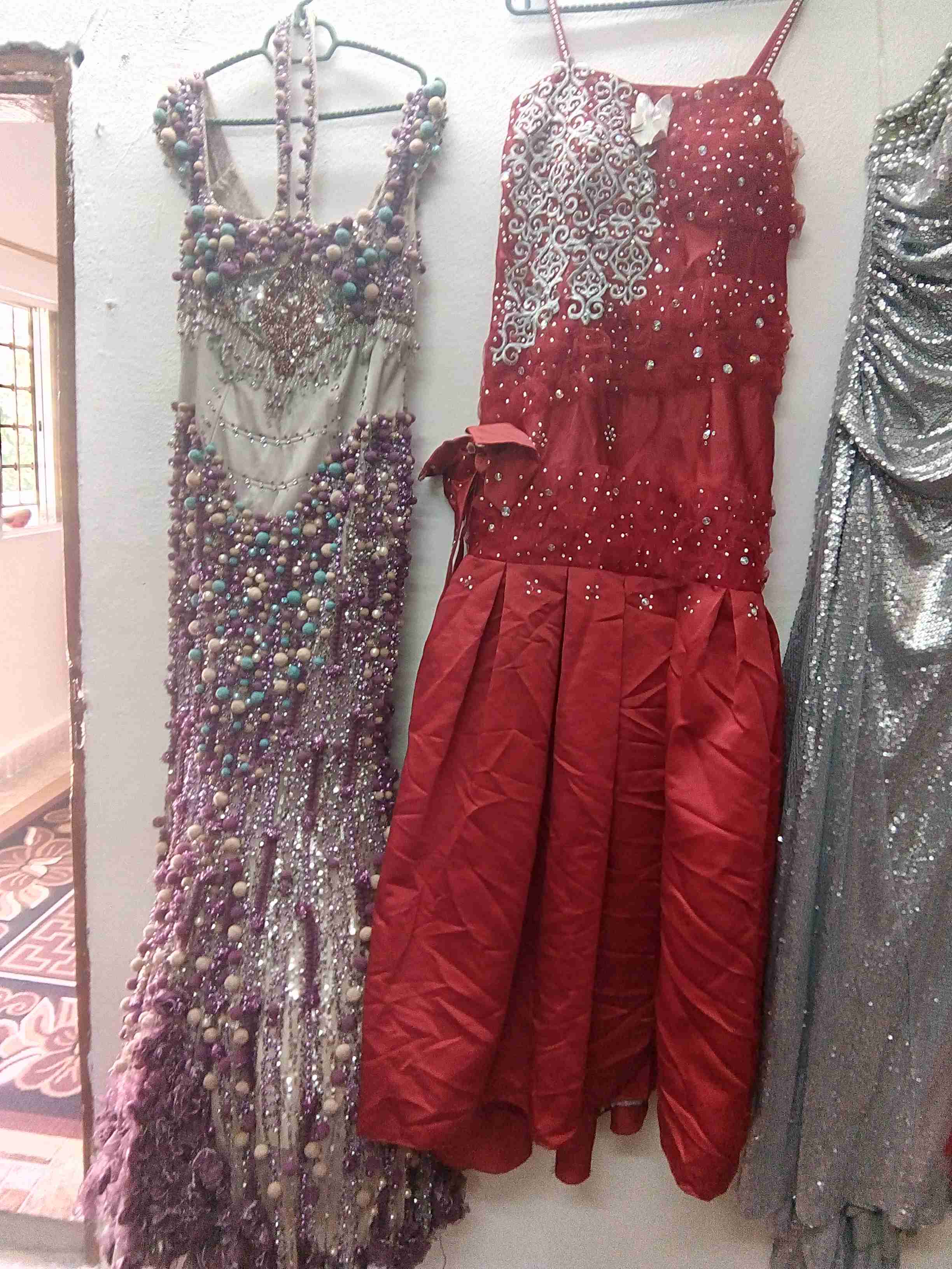 بيع فساتين سهره خليجيه جميع الموديلات والالوان بيع 20 فستان بسعر مغري بداعي سفر
لا تنسَ أنك شاهدت هذا الإعلان في عنكبوت...