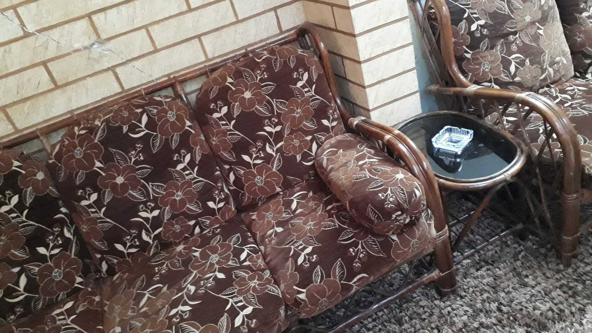 طقم خيزران للبيع
لا تنسَ أنك شاهدت هذا الإعلان في عنكبوت
طقم خيزران مكون من سبعة مقاعد ، ثلاث...