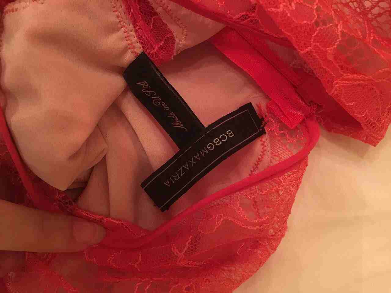 فستان لبسه واحده بحاله الجديد مقاس 4 بالامريكي ماركه bcbgmaxazria
لا تنسَ أنك شاهدت هذا الإعلان في عنكبوت...