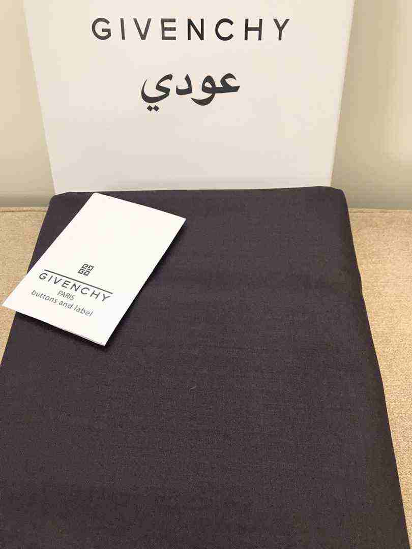 أقمشة جفينشى
لا تنسَ أنك شاهدت هذا الإعلان في عنكبوت
اقمشة جفينشى الرجالية
قماش صيفى ابيض وكريمى...