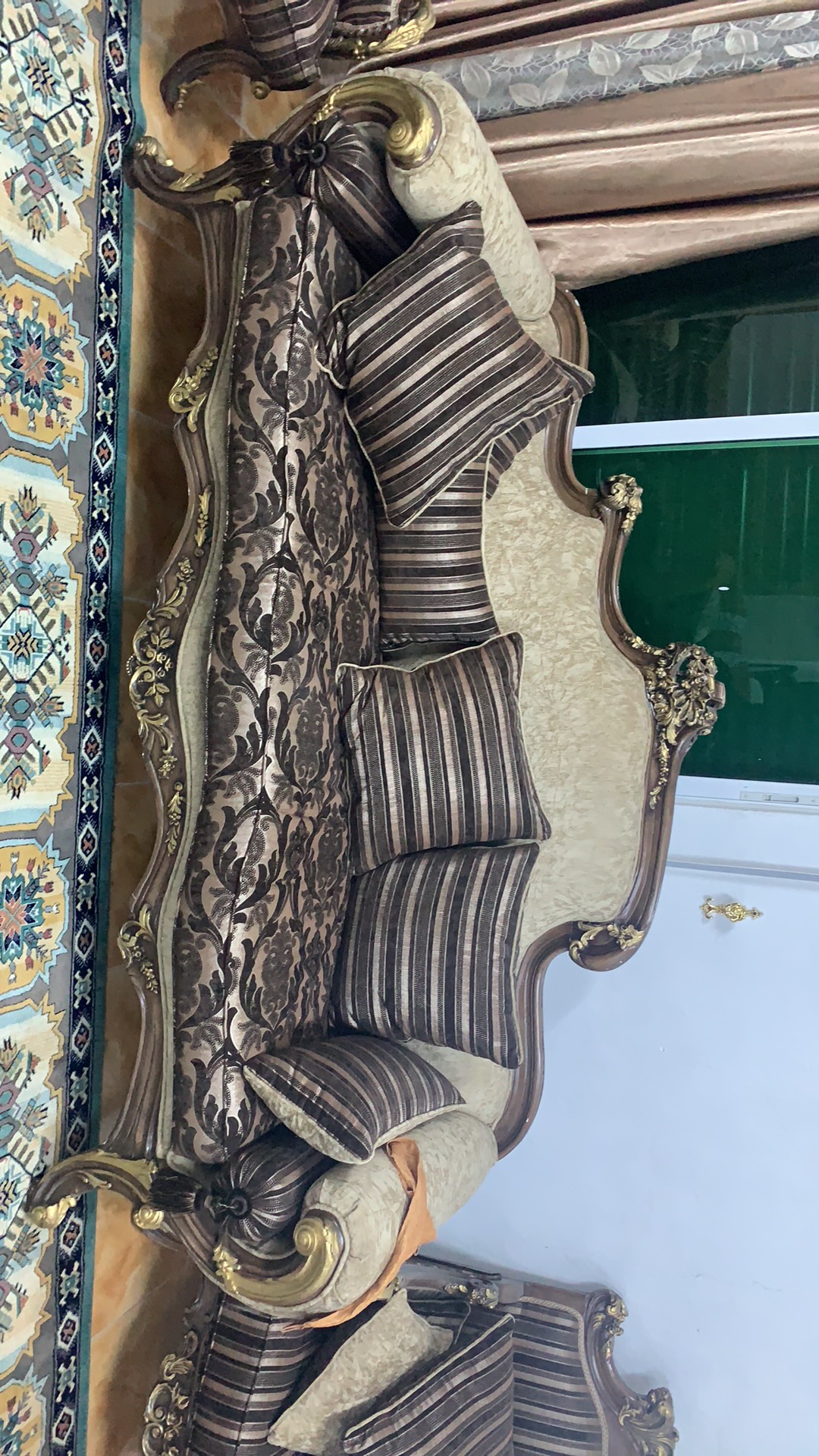 كنب اماراتي نظيف جدا استخدام شهر
لا تنسَ أنك شاهدت هذا الإعلان في عنكبوت
كنب ممتاز مع براديه...