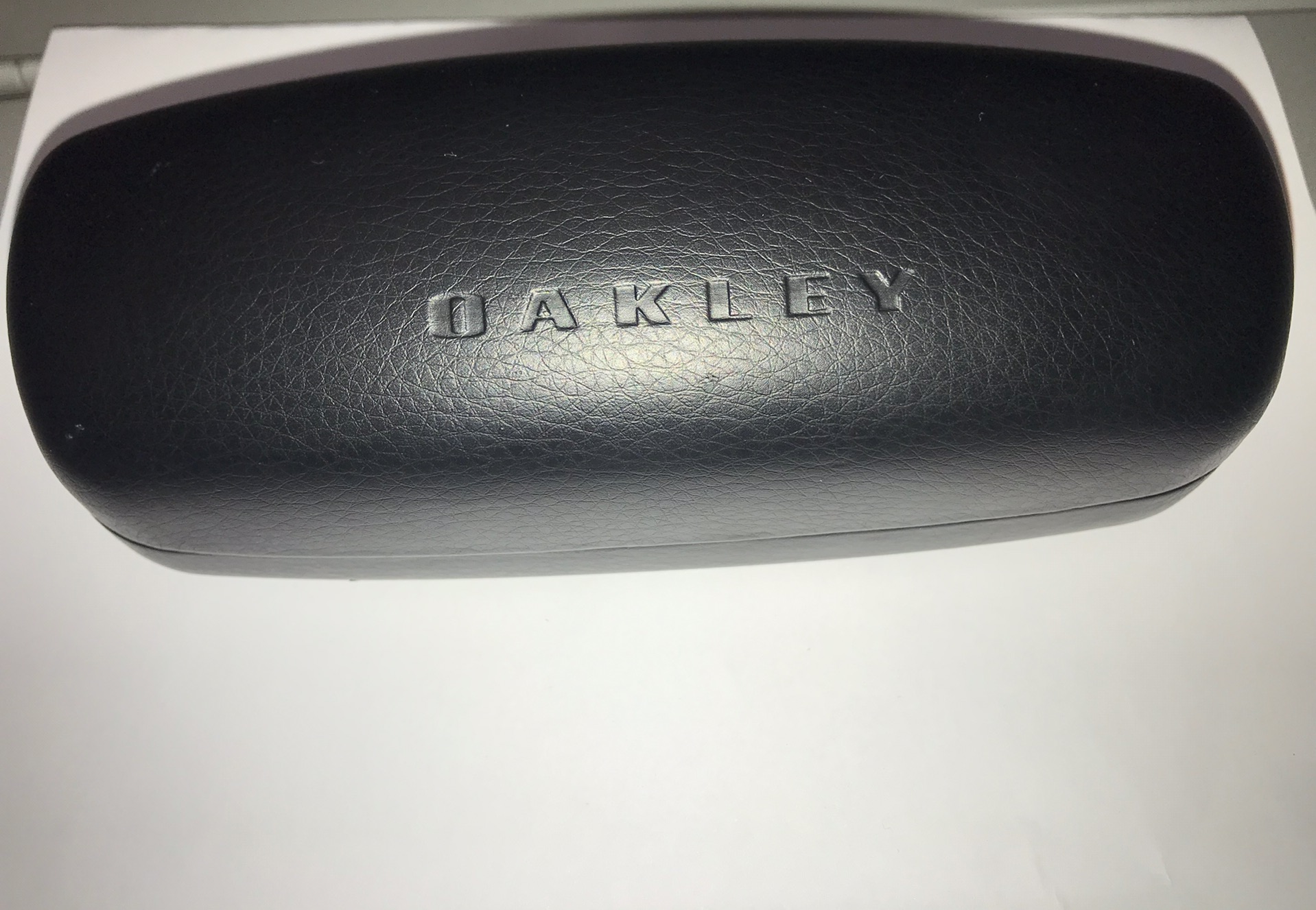 Oakley
لا تنسَ أنك شاهدت هذا الإعلان في عنكبوت
النوع straightlink صناعة أمريكية
نوعية العدسة...