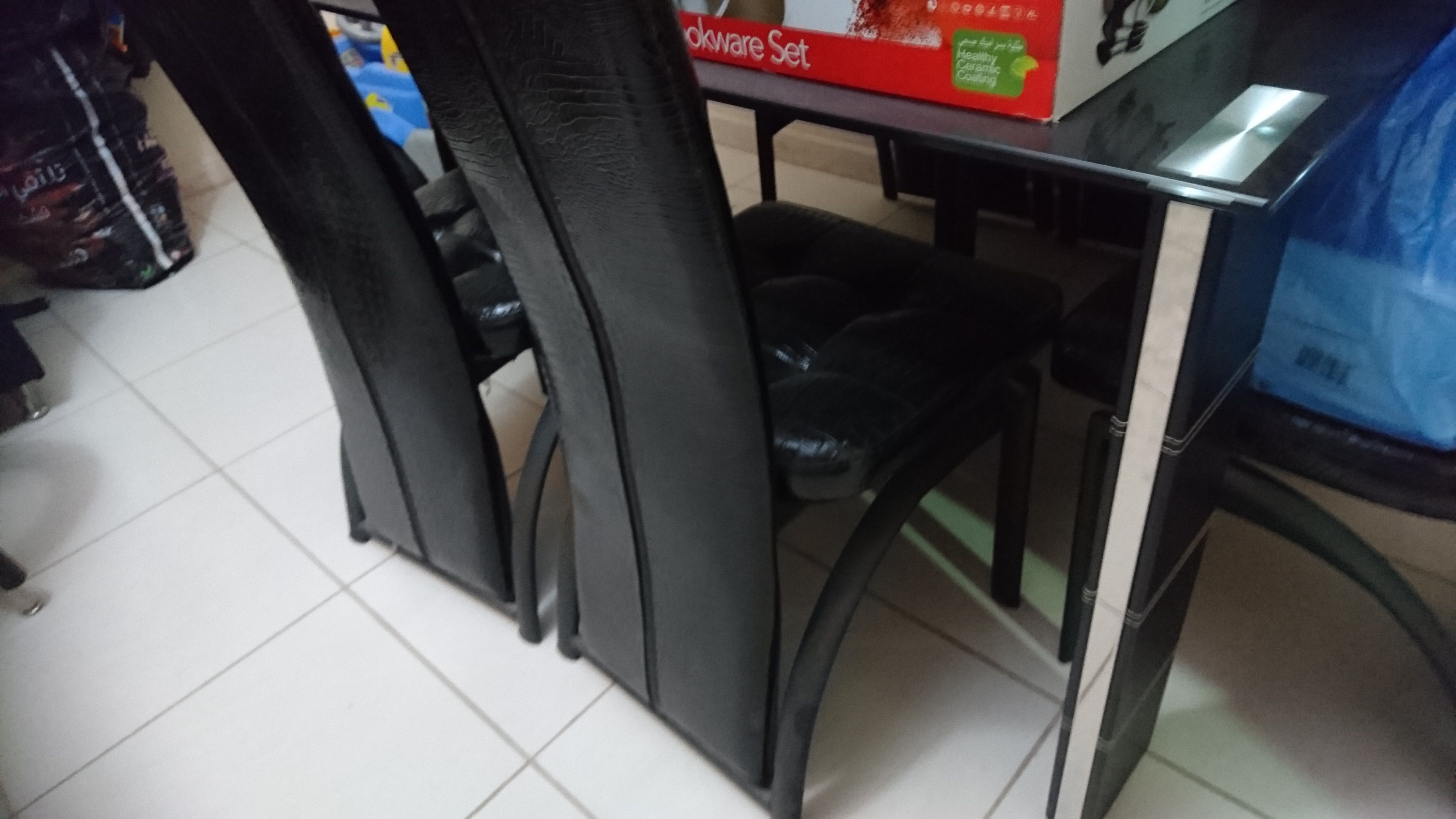 كنب للبيع                                            


	 				لا تنسَ أنك شاهدت هذا الإعلان في عنكبوت            
	 				
                                طقم كنب 4 قطع، 7 مقاعد   ستارة   سجاد تركي...