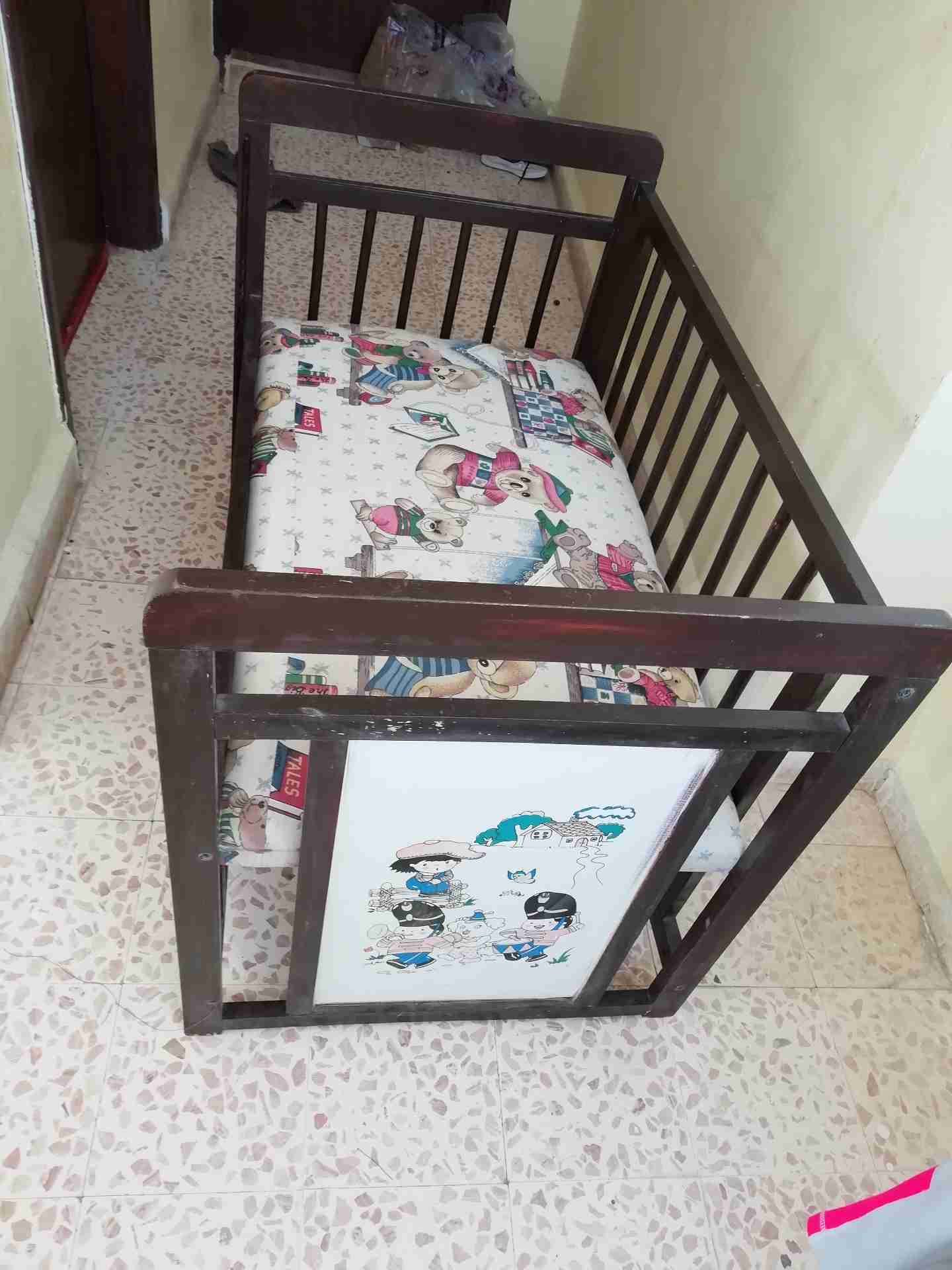 سرير اطغاال                                            


	 				لا تنسَ أنك شاهدت هذا الإعلان في عنكبوت            
	 				
                                سرير اطفال خشب
مع الفرشة...
