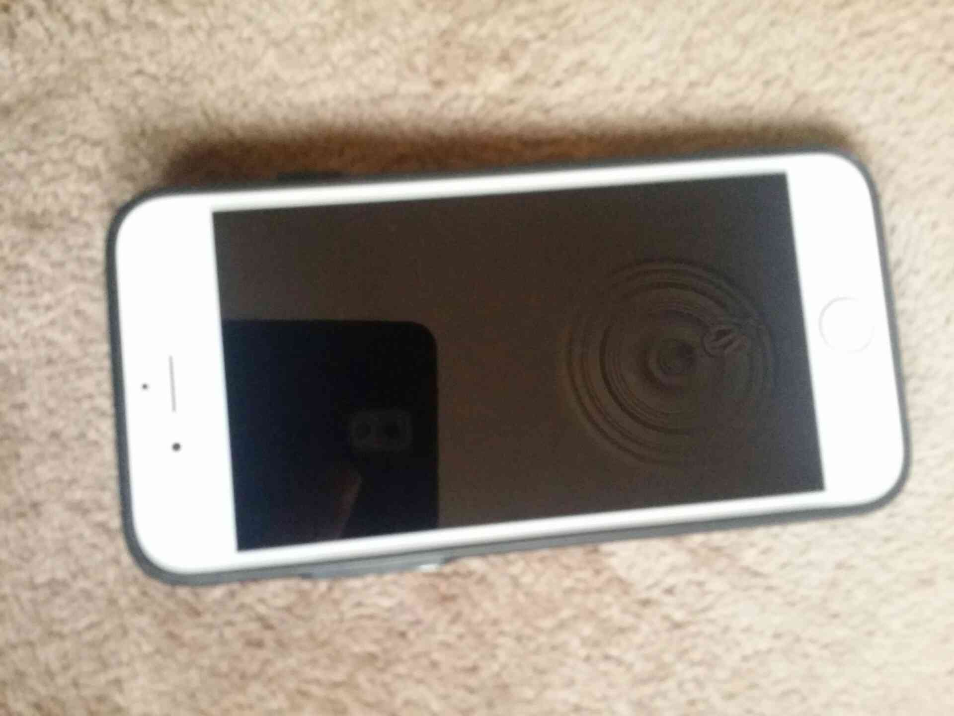 اي فون 6s                                            


	 				لا تنسَ أنك شاهدت هذا الإعلان في عنكبوت            
	 				
                                اي فون 6s مستعمل بحاله جيده
بس البصمه لاتع...