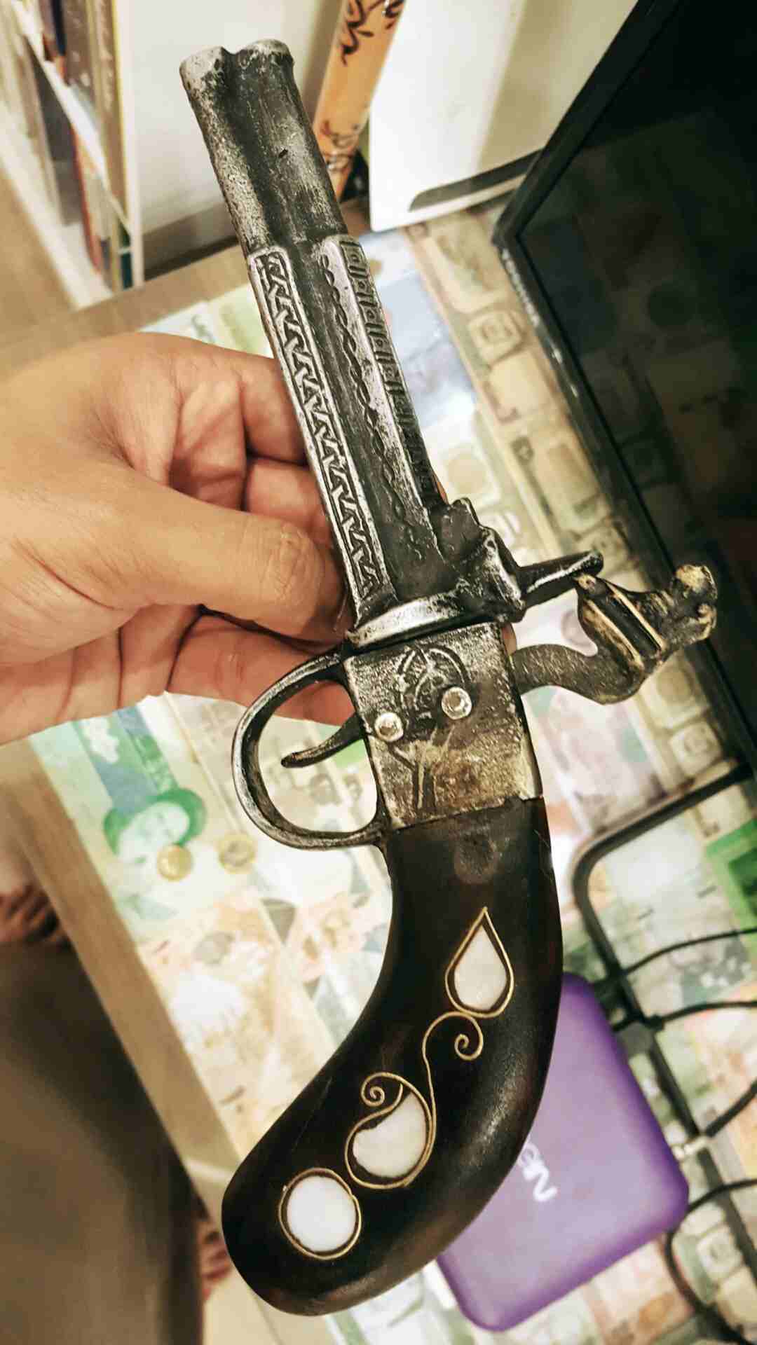مجسم مسدس عثماني .                                            


	 				لا تنسَ أنك شاهدت هذا الإعلان في عنكبوت            
	 				
                            مجسم مسدس عثماني للزينة ، ثقيل وغير مج...