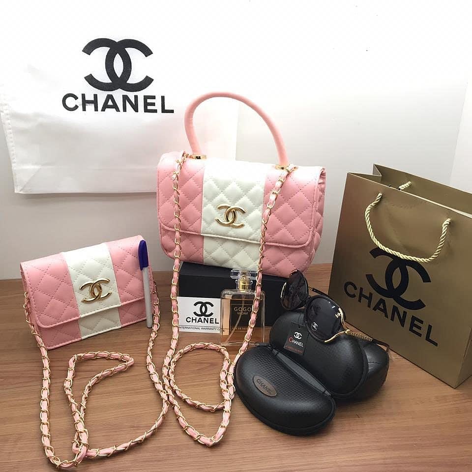 شنط فخمة
لا تنسَ أنك شاهدت هذا الإعلان في عنكبوت
جديد عروضنا
طقم من ماركه شانيل *CHANEL*
شنط...