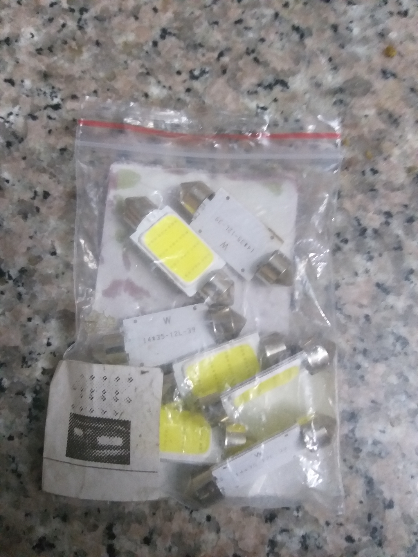 أضويه ليد                                            


	 				لا تنسَ أنك شاهدت هذا الإعلان في عنكبوت            
	 				
                                أضويه ليد داخلية السيارة قياس 39mm
و
اضويه...