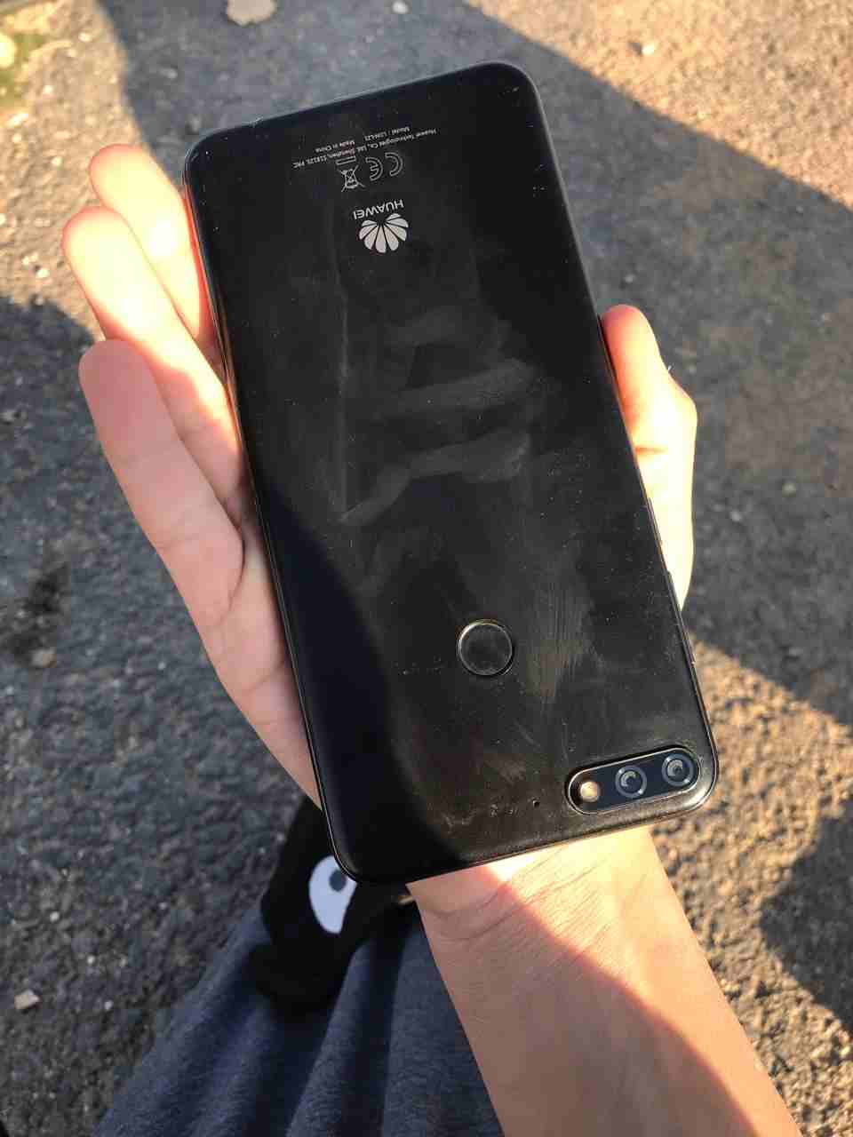 huawei
لا تنسَ أنك شاهدت هذا الإعلان في عنكبوت
الجهاز جديد بالصلاه ع النبي
معاه شاحن وسماعه وكاله...