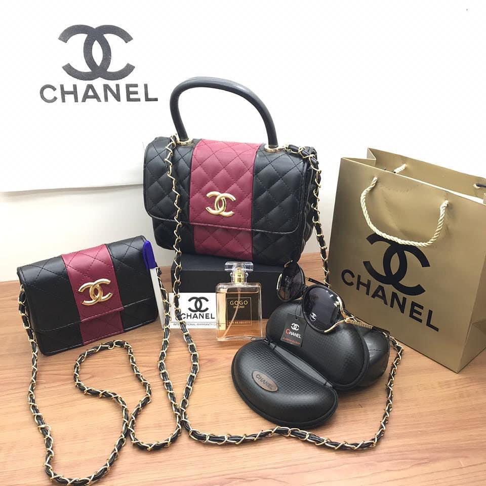 شنط فخمة                                            


	 				لا تنسَ أنك شاهدت هذا الإعلان في عنكبوت            
	 				
                                جديد عروضنا 
طقم من ماركه شانيل *CHANEL*
شنط...