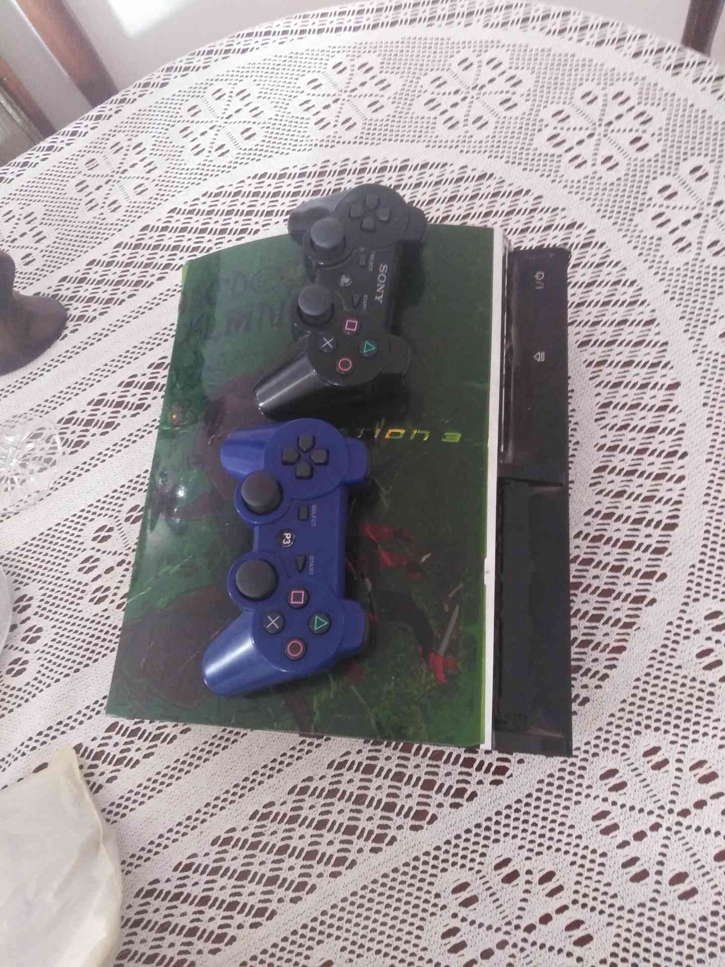 ps3  160gb                                            


	 				لا تنسَ أنك شاهدت هذا الإعلان في عنكبوت            
	 				
                                بلاي ستيشن 3 160 جيجا
معها ايدتين و5 سيديا...