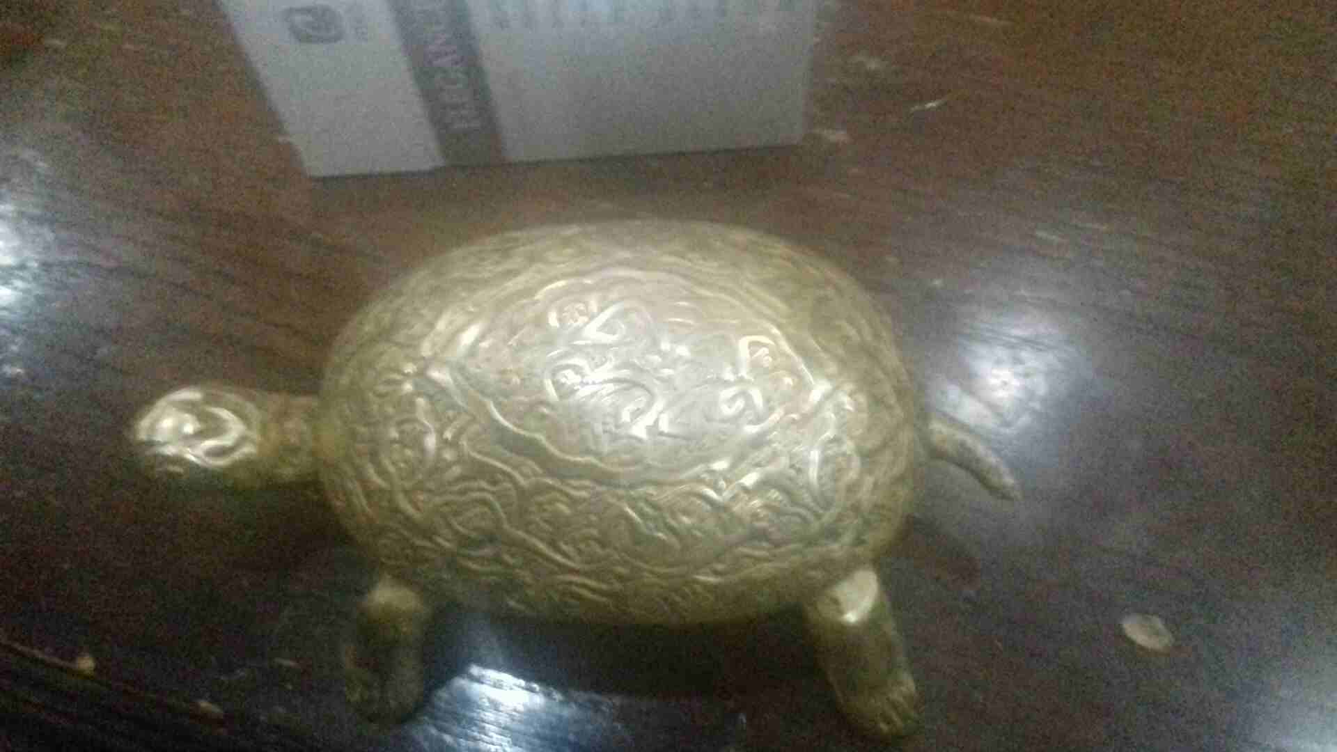 تحفه  روعه                                            


	 				لا تنسَ أنك شاهدت هذا الإعلان في عنكبوت            
	 				
                            على شكل سلحفاه  نحاس منقوش...
