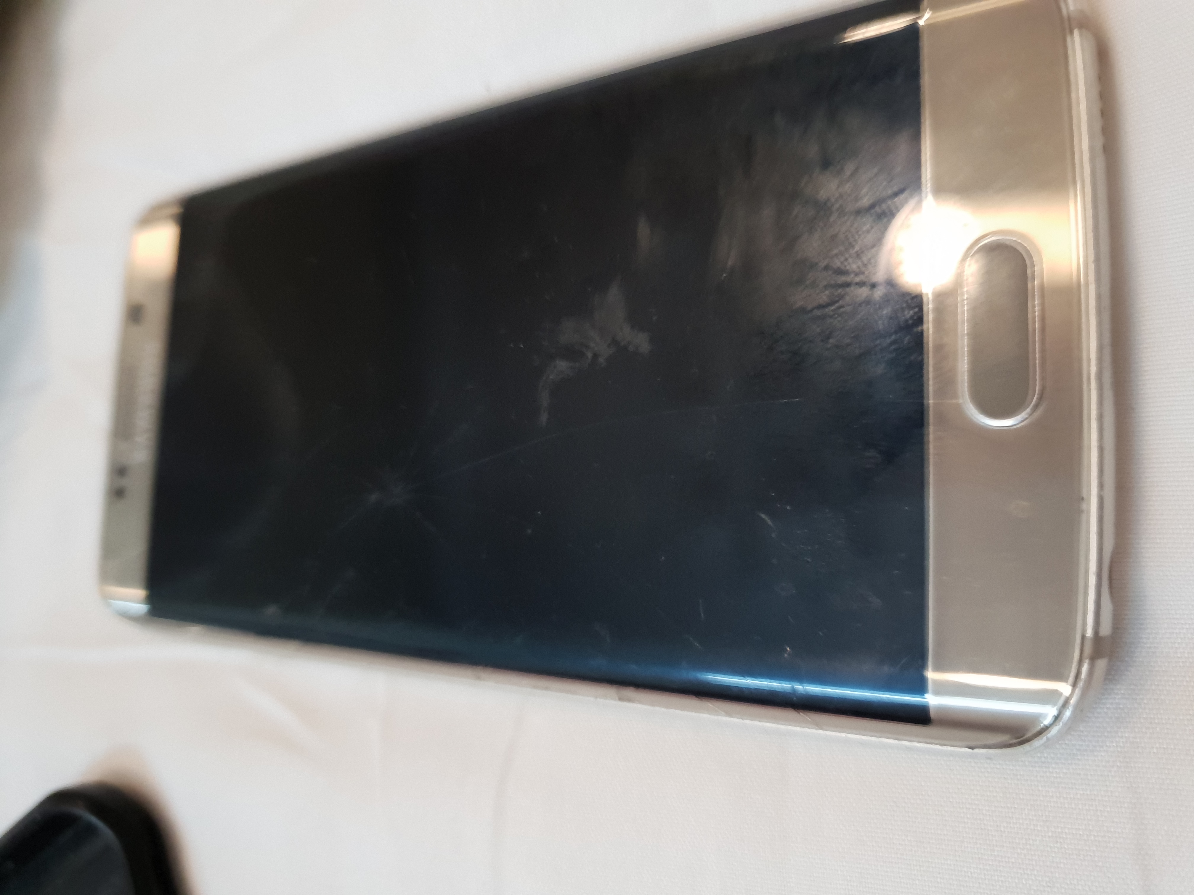 s6 edge 64 giga in a good condition
لا تنسَ أنك شاهدت هذا الإعلان في عنكبوت
لا يشكو من شيئ س...