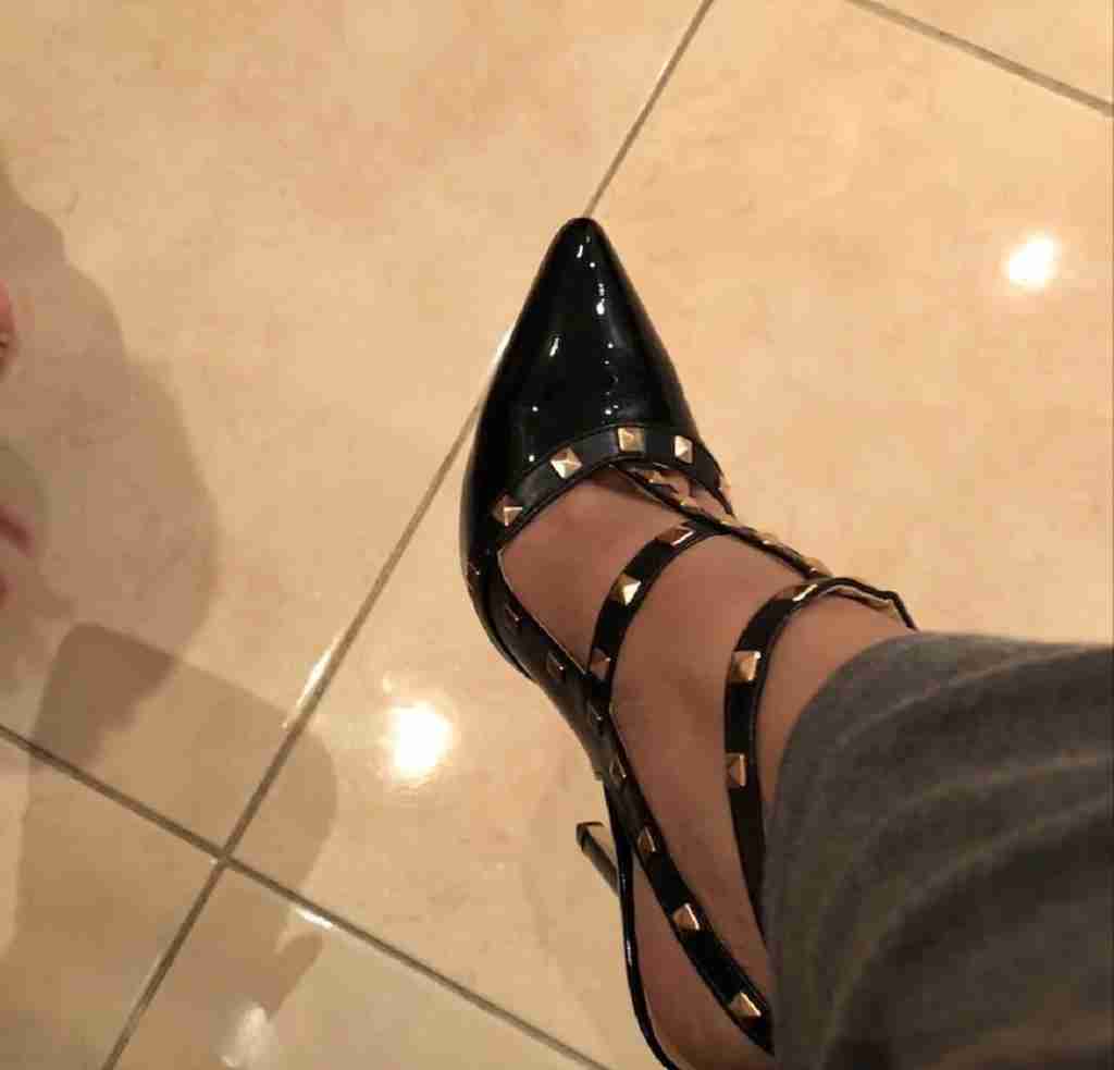 Valentino patent
لا تنسَ أنك شاهدت هذا الإعلان في عنكبوت
حذاء Valentino paten
مقاس 41...