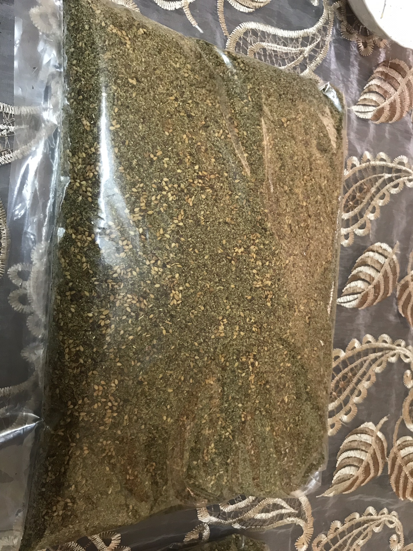 زيت ومقدوس للبيع
لا تنسَ أنك شاهدت هذا الإعلان في عنكبوت
كيلو المقدوس البلدي بجوز وشطة وفليفل...