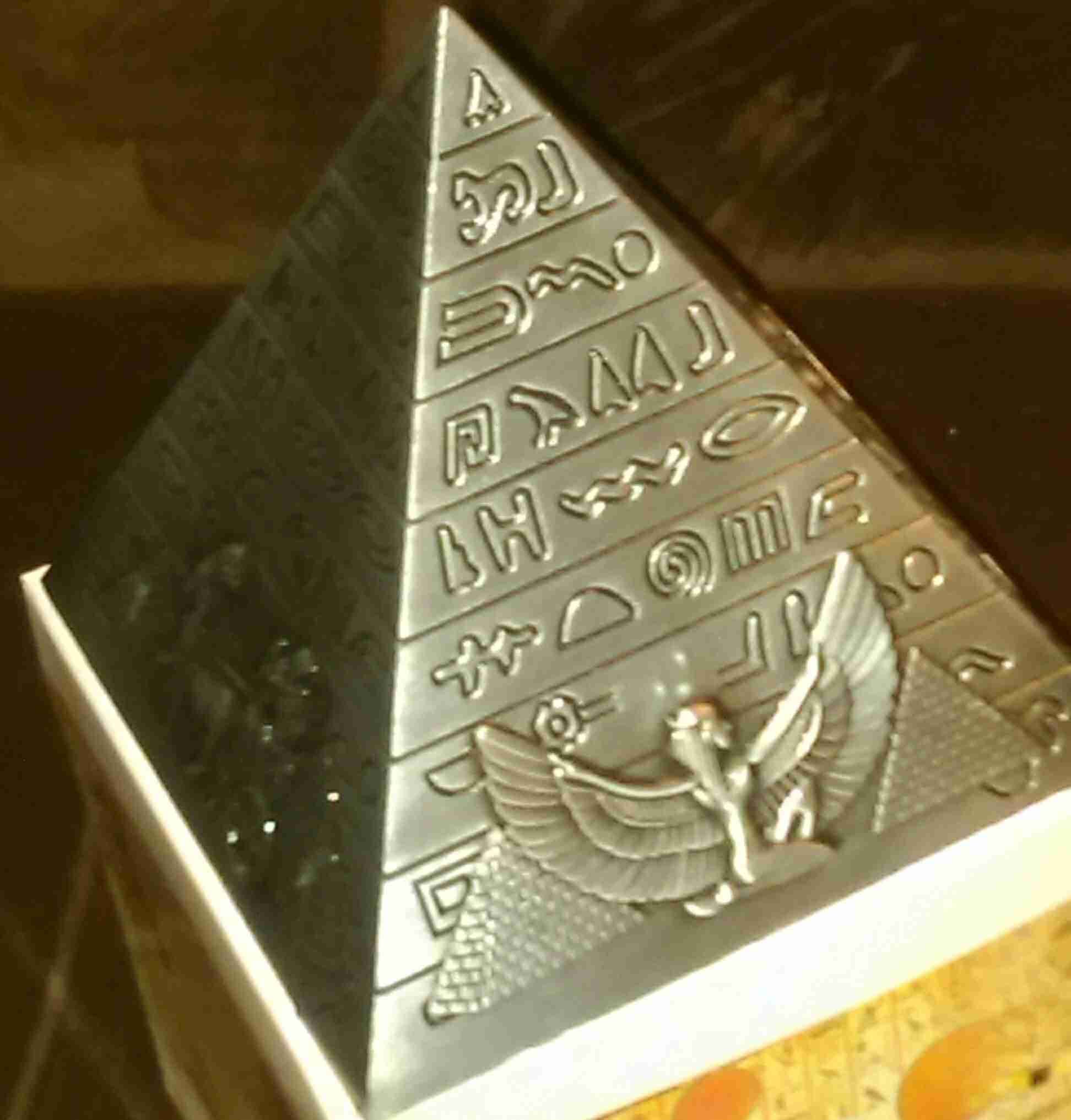 انتيكات تحف و سفينه شراعيه من الخشب
لا تنسَ أنك شاهدت هذا الإعلان في عنكبوت
نحاسيات 17 سم . ....
