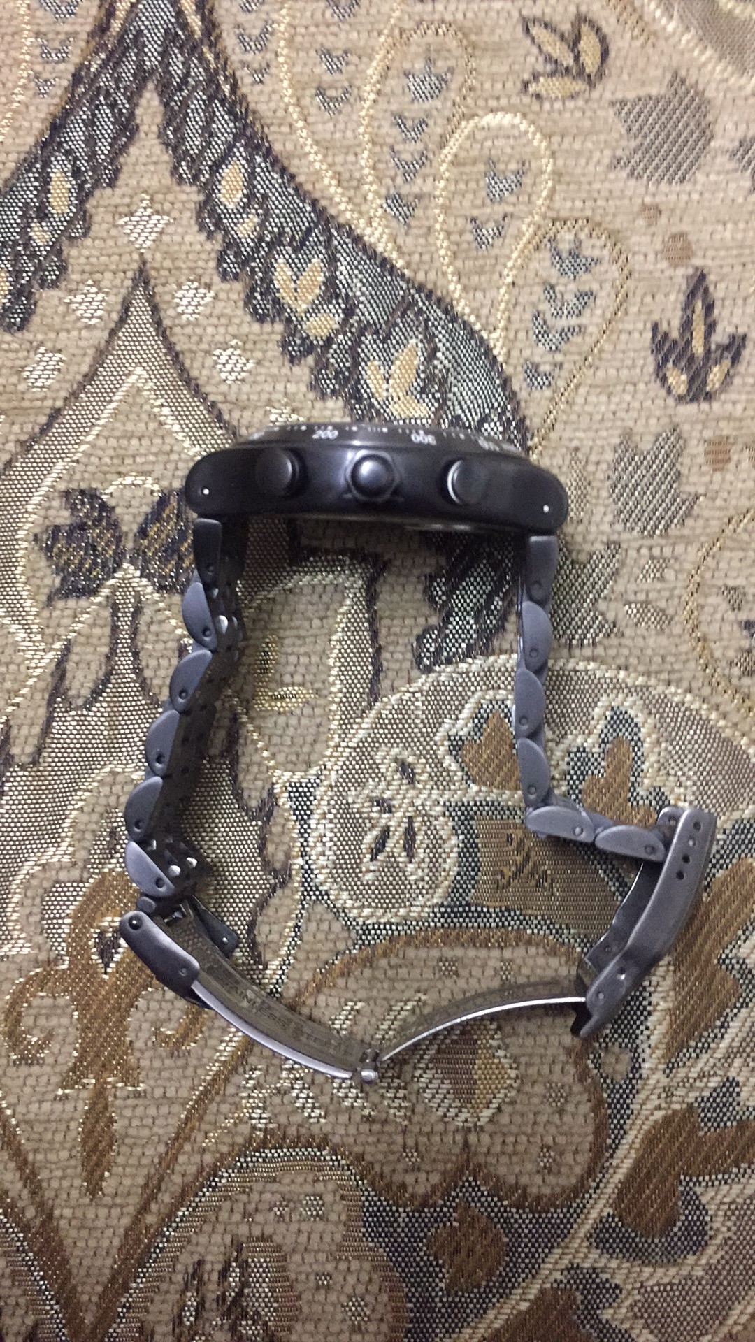 ساعة سواتش
لا تنسَ أنك شاهدت هذا الإعلان في عنكبوت
ساعة بحالة جيد جيدا لون مميز
يوجد خدش بسي...