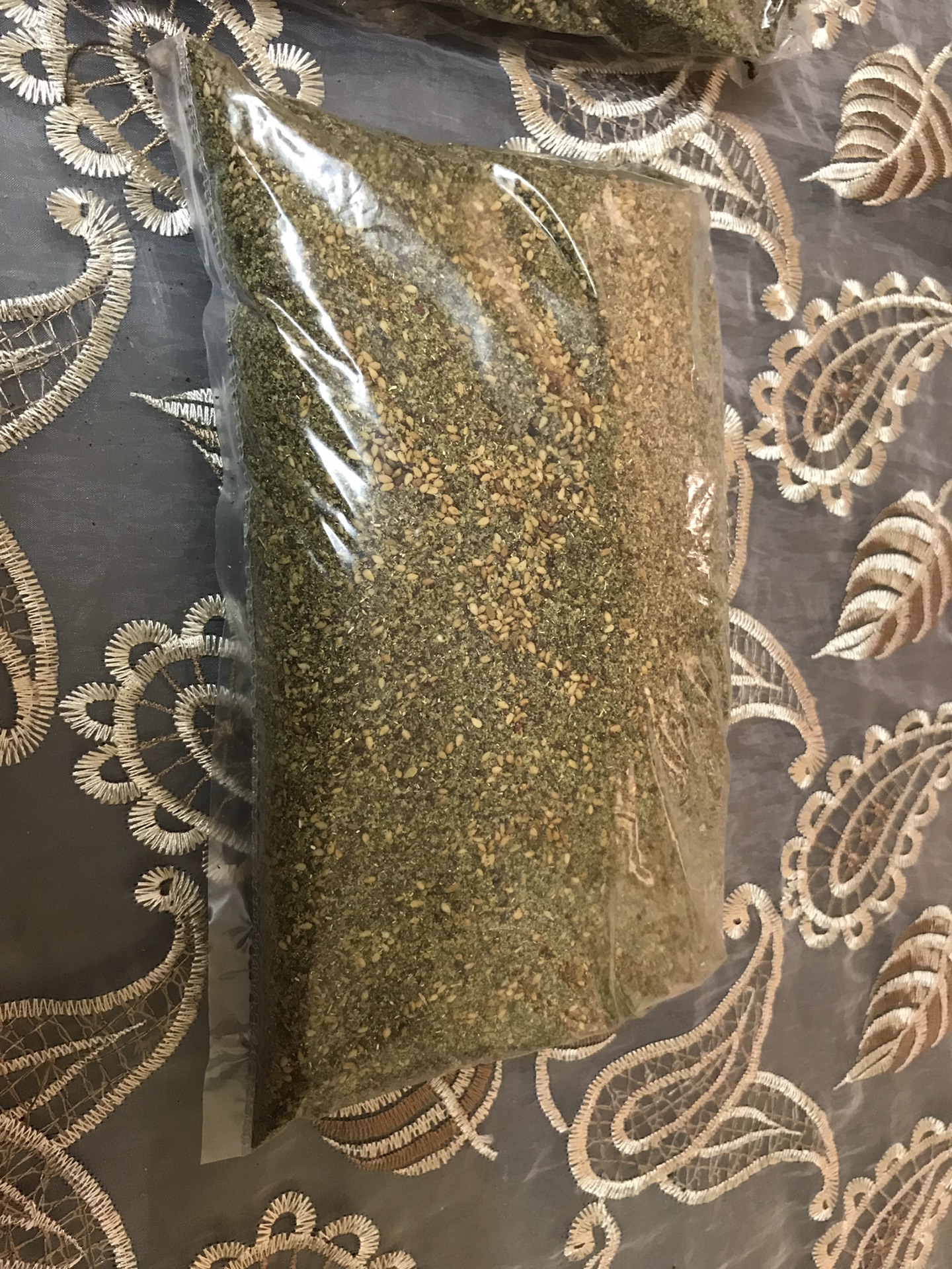 زيت ومقدوس للبيع
لا تنسَ أنك شاهدت هذا الإعلان في عنكبوت
كيلو المقدوس البلدي بجوز وشطة وفليفل...