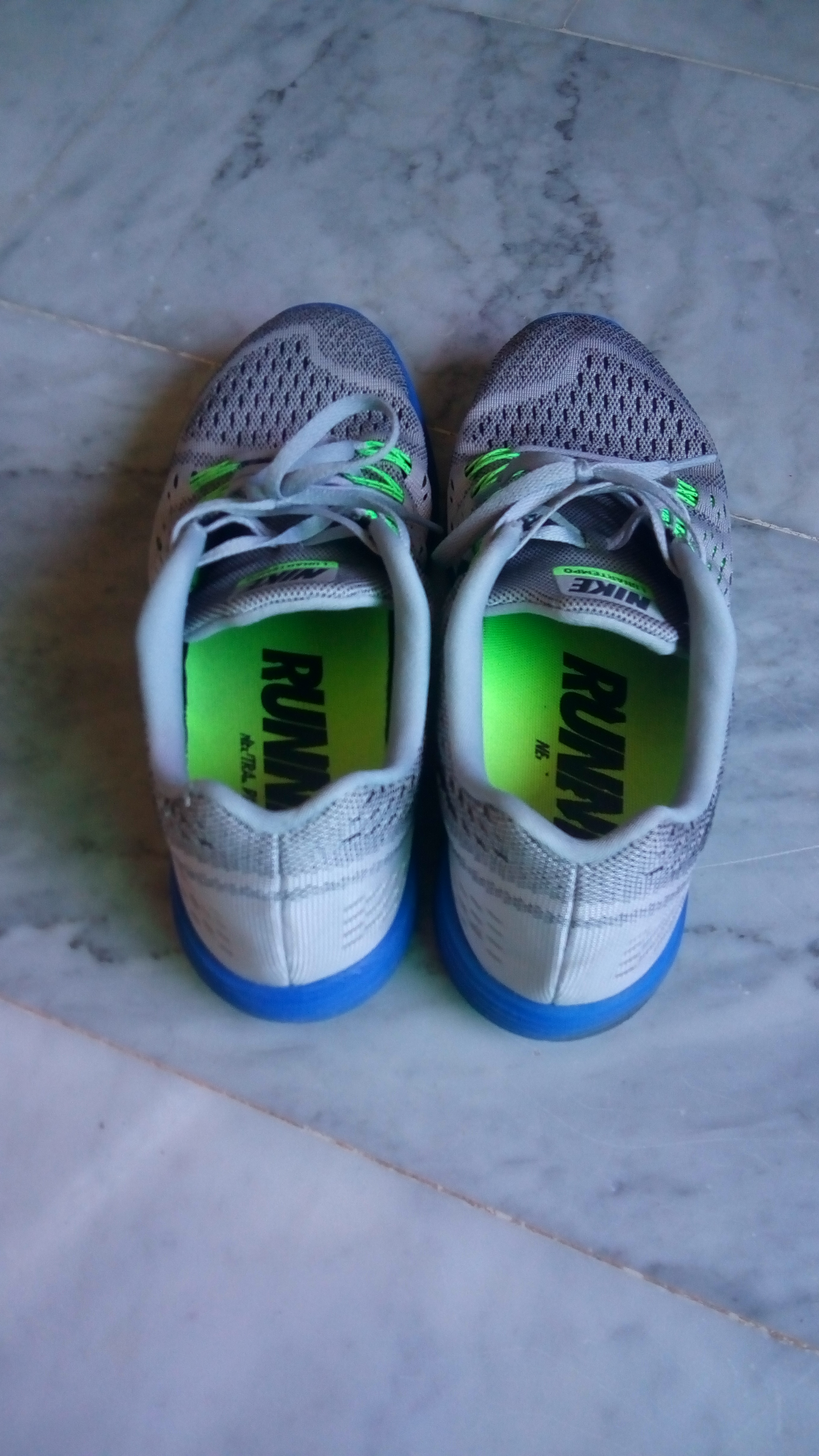 Adidas , Nike , Levi's , h & m
لا تنسَ أنك شاهدت هذا الإعلان في عنكبوت
شوزات ماركات...