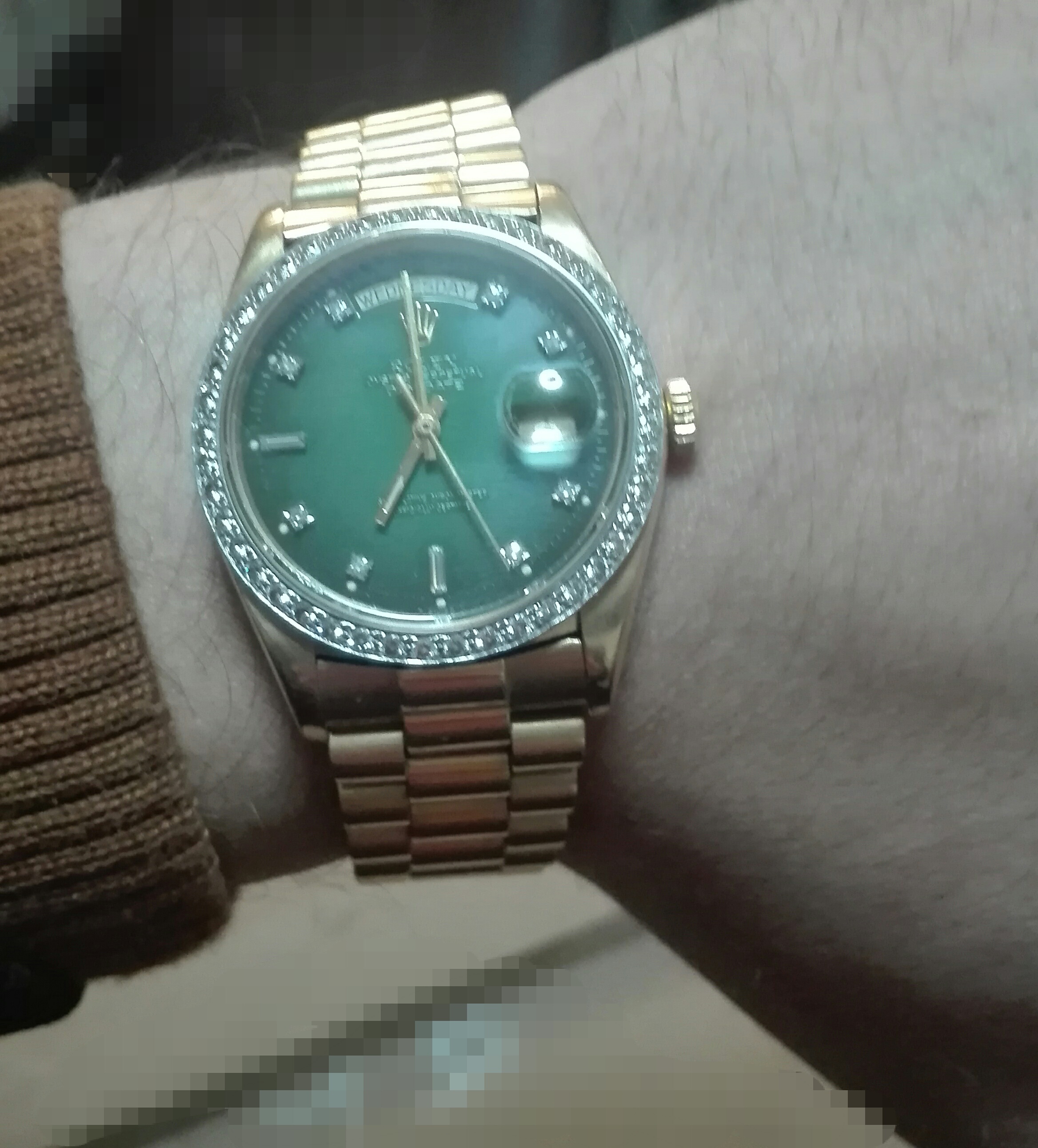 ساعة رولكس أصلية ذهب و ألماس  Rolex gold with Diamond                                            


	 				لا تنسَ أنك شاهدت هذا الإعلان في عنكبوت...