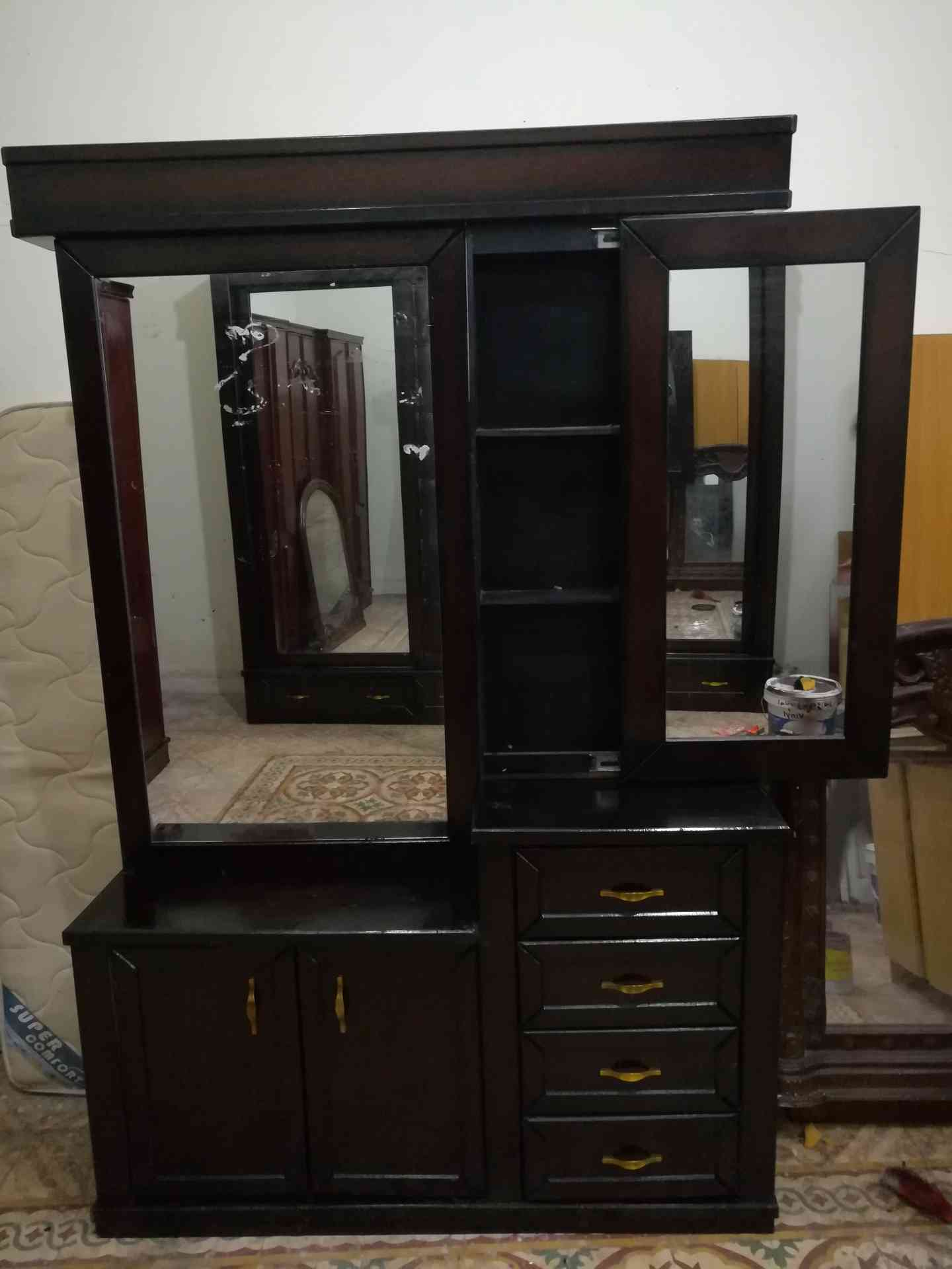 غرفة نوم لاتيه 18 بحاله الوكالة سحاب تفصيل مع فرشه هديه بسعر أكثر من مغري                                            


	 				لا تنسَ أنك شاهدت هذا الإعلان في عنكبوت...