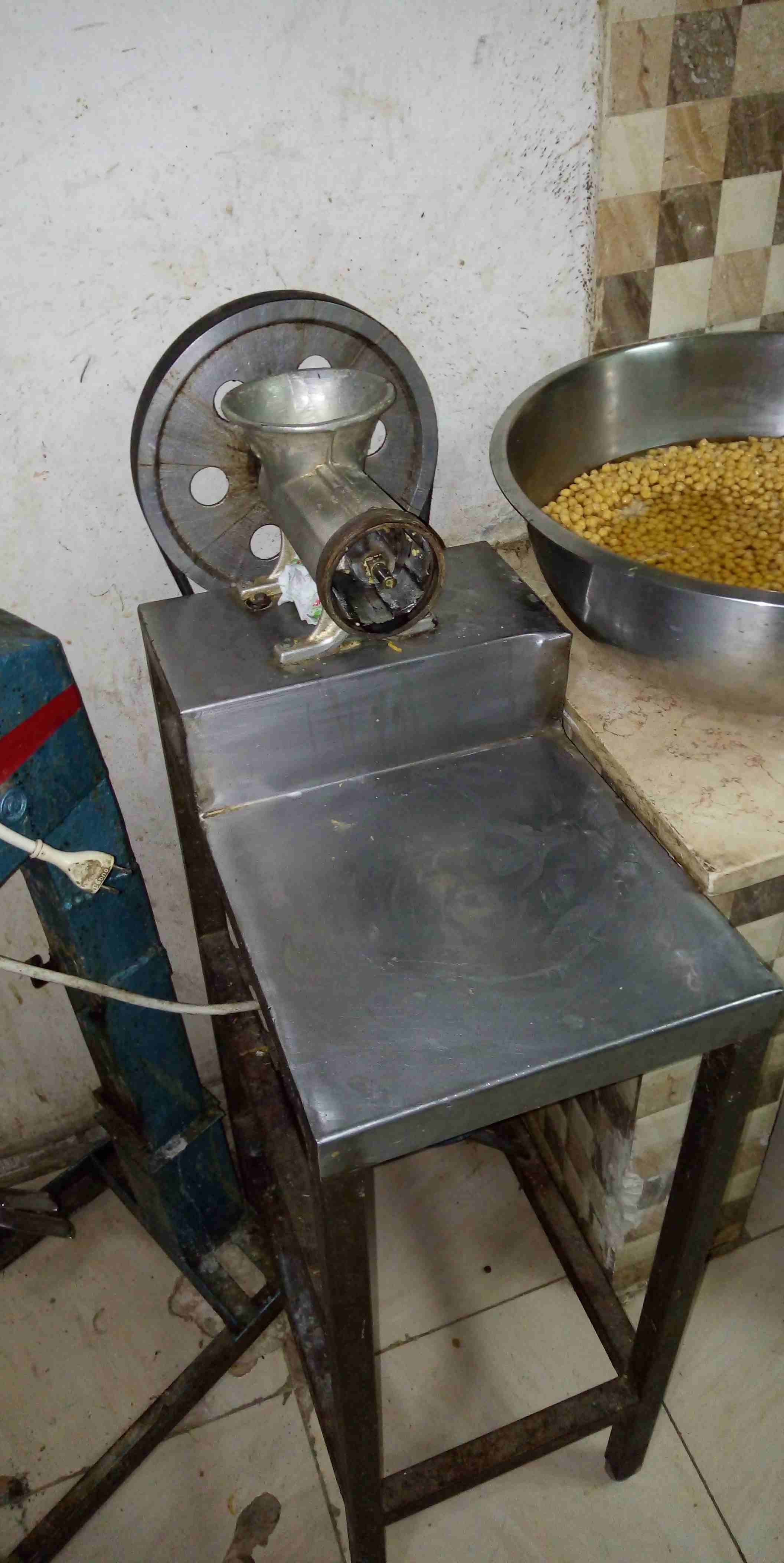 ماكنة فلافل                                            


	 				لا تنسَ أنك شاهدت هذا الإعلان في عنكبوت            
	 				
                            ماكنة طحن فلافل حجم 22 بحالة جيدة...