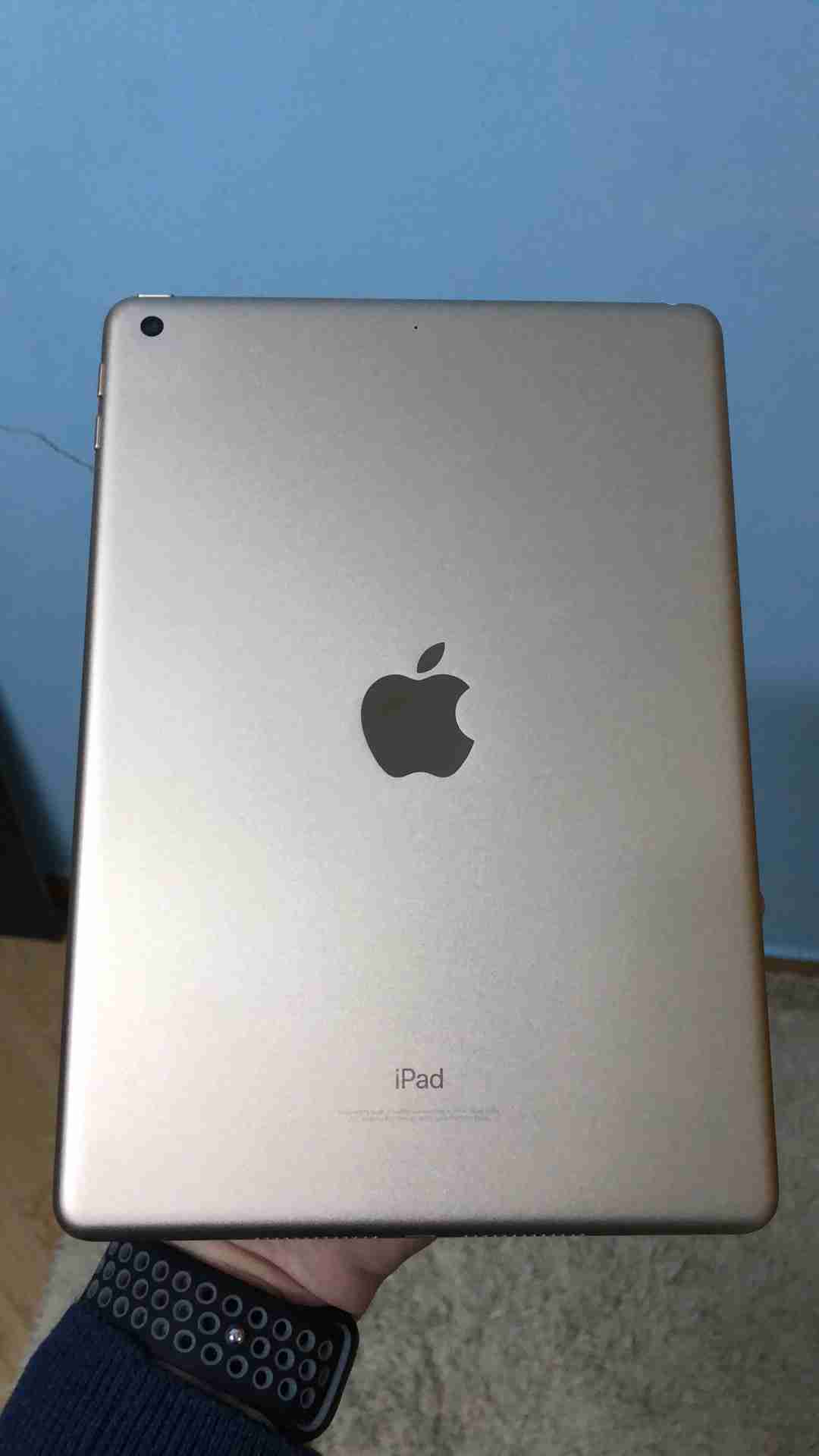 iPad 9.7" 2017 بحال جديد
لا تنسَ أنك شاهدت هذا الإعلان في عنكبوت
ايباد 9.7 انش، 32 جيجا...