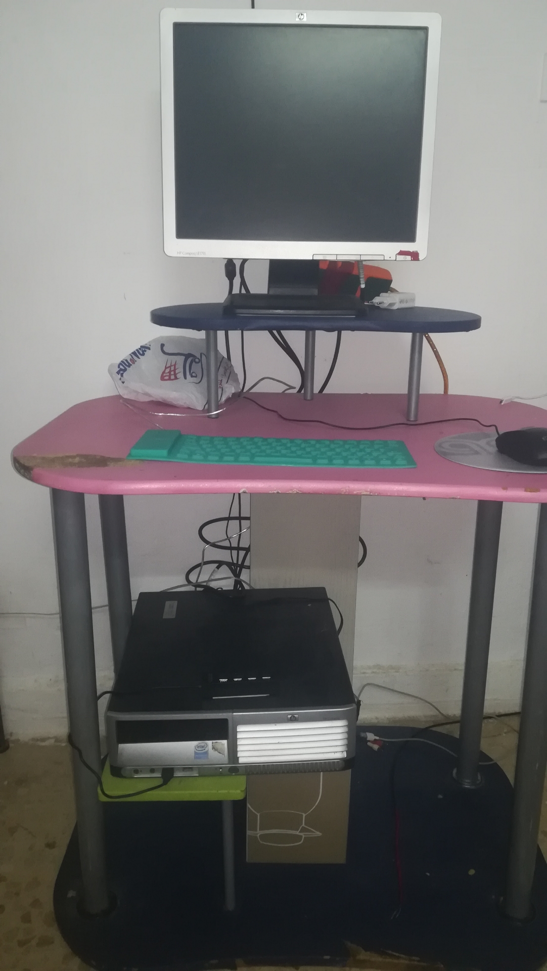 كمبيوتر بنتوم فور ويندز 7
لا تنسَ أنك شاهدت هذا الإعلان في عنكبوت
الجهاز نوع اتش بي ثقيل وموا...