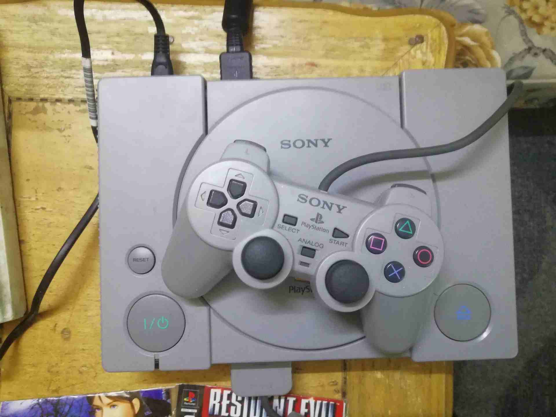 ps1بحلة الجديد لبيع
لا تنسَ أنك شاهدت هذا الإعلان في عنكبوت
Ps1 لبيع للي برغب الون مع شريطين رزدن...