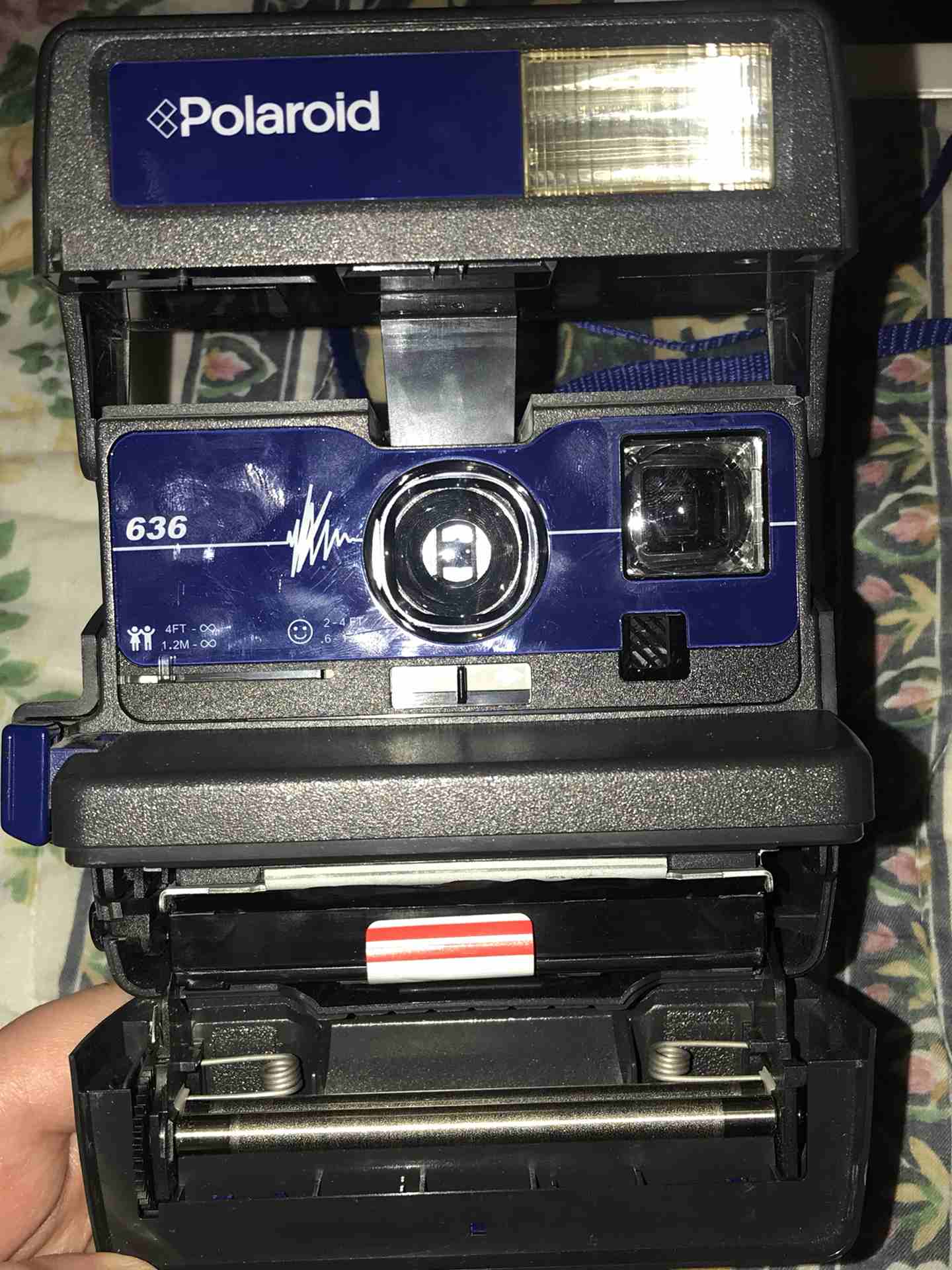 كاميرا Polaroid تصوير فوري
لا تنسَ أنك شاهدت هذا الإعلان في عنكبوت
جميلة جدا و تصوير فوري رائعا ف...