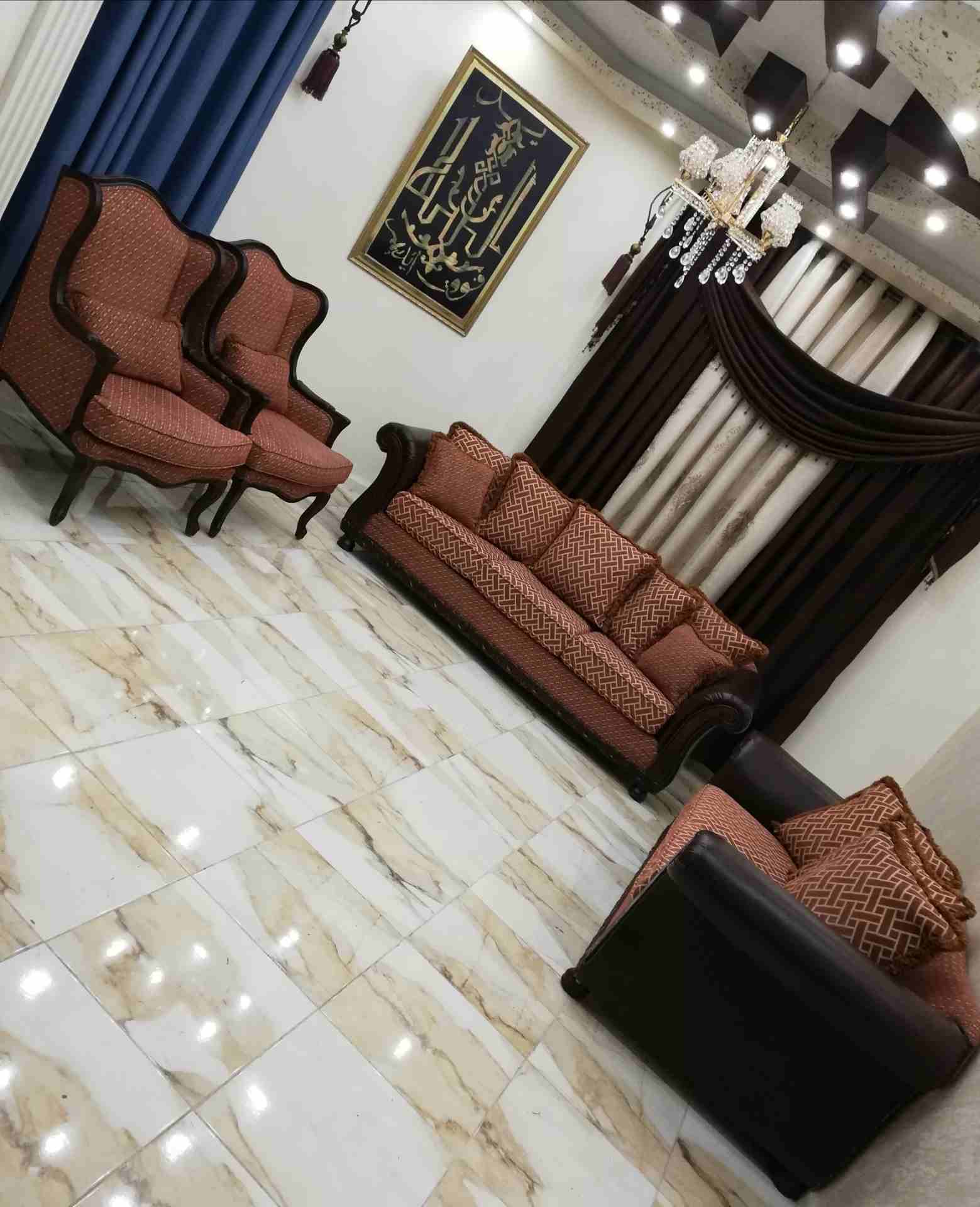 طقم كنب أمريكي فاااخر جداً اسفنج دانلوب وخشب سويد استعمال بسيط                                            


	 				لا تنسَ أنك شاهدت هذا الإعلان في عنكبوت...