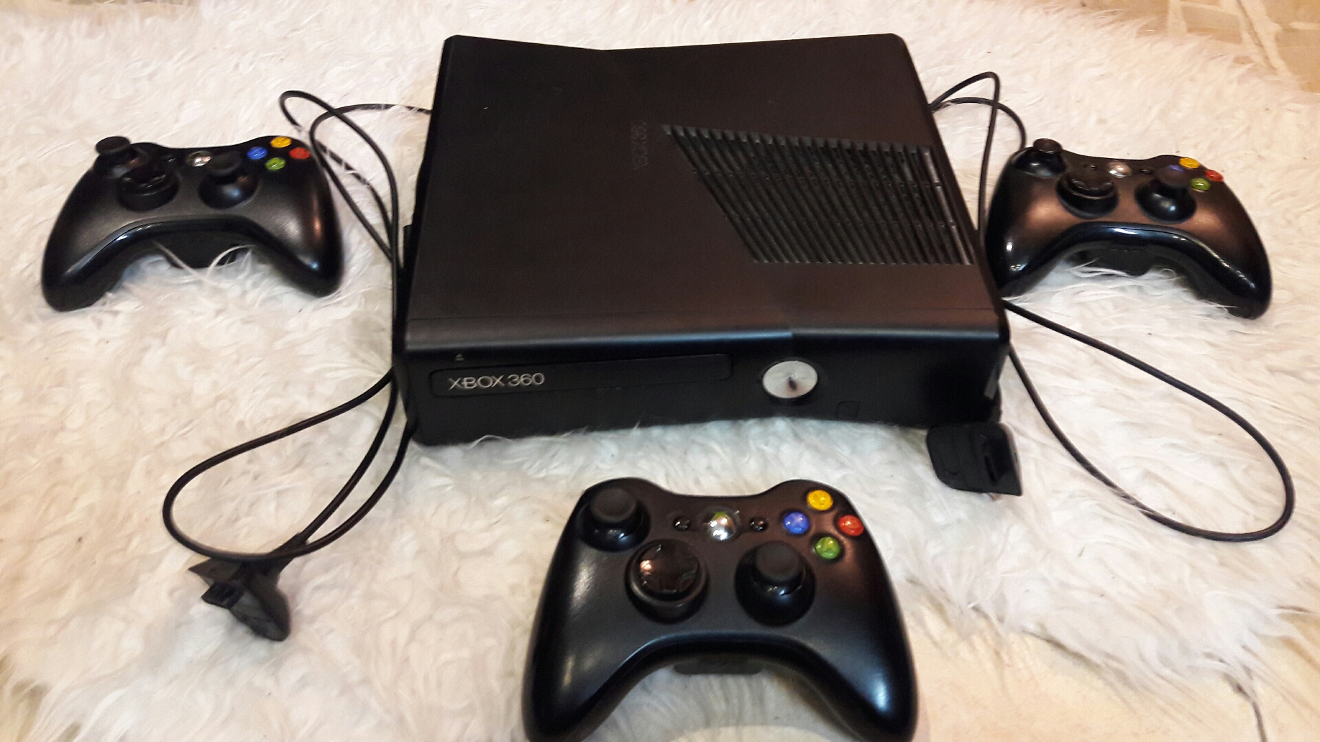 Xbox 360 للبيع                                            


	 				لا تنسَ أنك شاهدت هذا الإعلان في عنكبوت            
	 				
                                للبيع اكس بوكس 360 مع 3 ايدين وشاحنين...