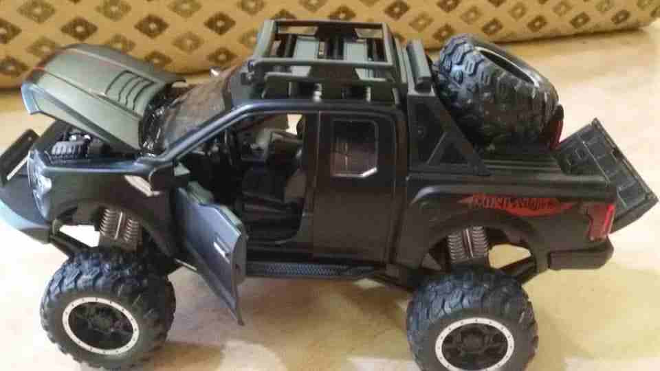 مجسم بكم فورد رابتور F150 حديد
لا تنسَ أنك شاهدت هذا الإعلان في عنكبوت
مجسم بكم فورد رابتور f150...