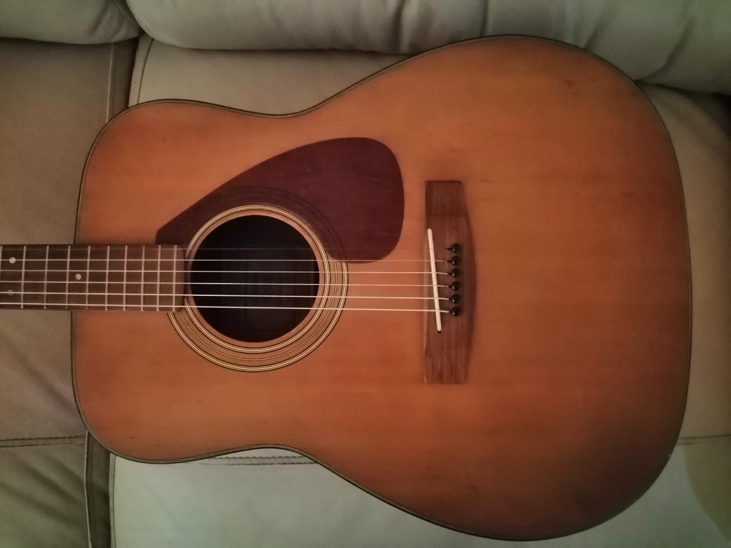 ياماها جيتار اكوستيك Guitar Yamaha Acoustic 1970
لا تنسَ أنك شاهدت هذا الإعلان في عنكبوت
جيتا...