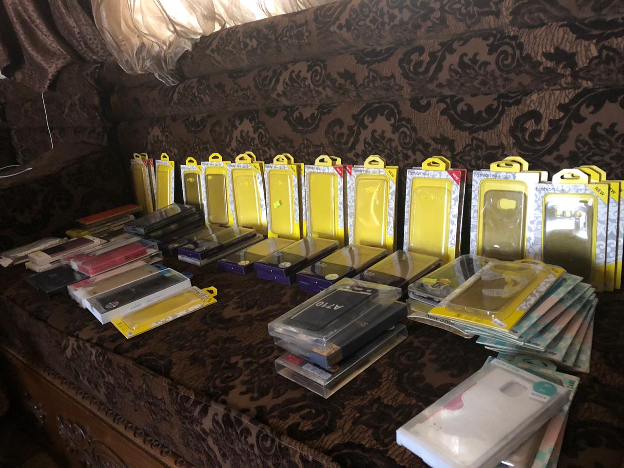 كفرات ولزقات جديدة
لا تنسَ أنك شاهدت هذا الإعلان في عنكبوت
مجموعة اكسسوارات هواتف للبيع
لزقا...