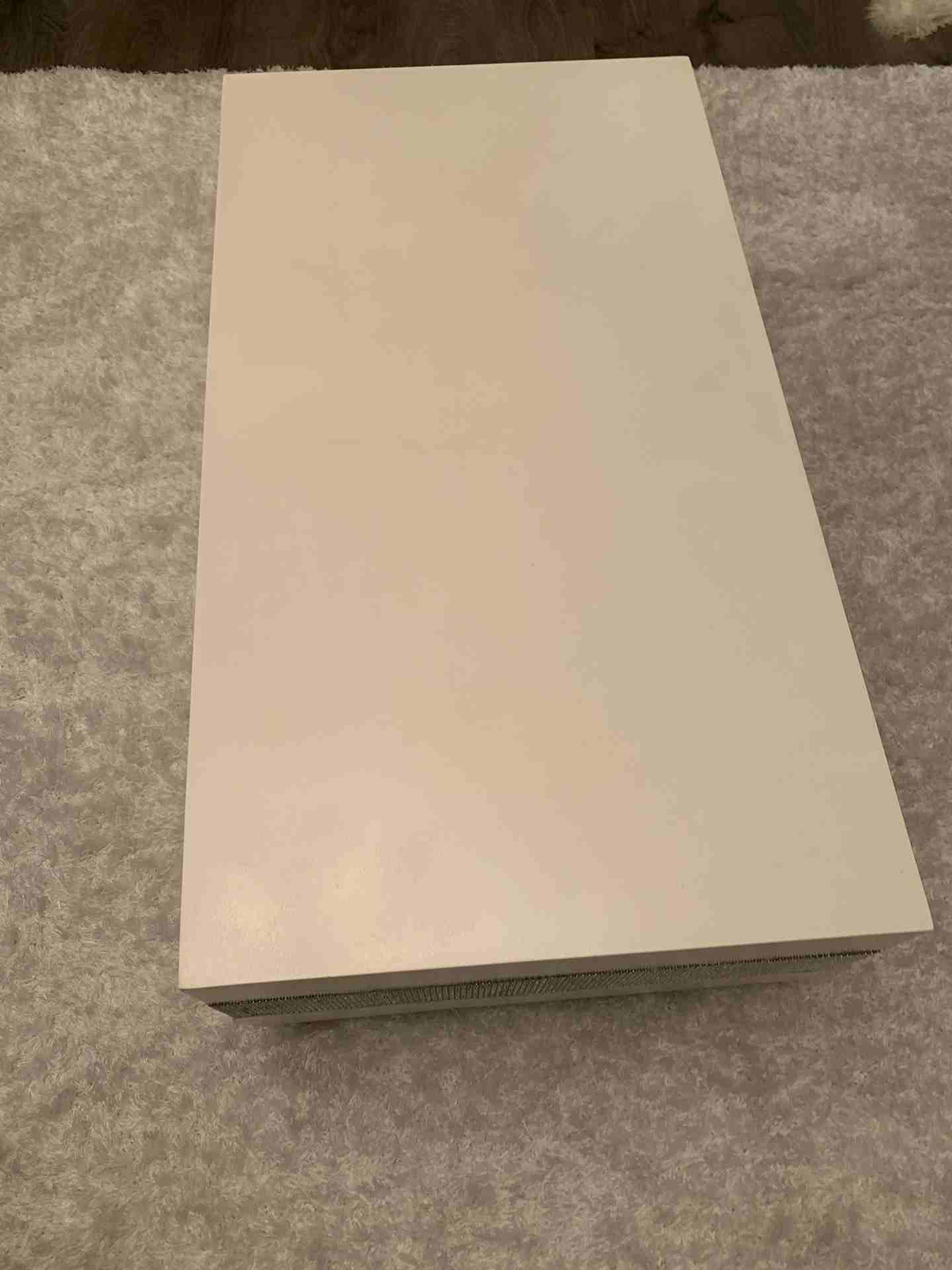 طاولة صالون                                            


	 				لا تنسَ أنك شاهدت هذا الإعلان في عنكبوت            
	 				
                            طاولة لون ابيض جديدة حجم 60x110 cm 
مع ستراز...