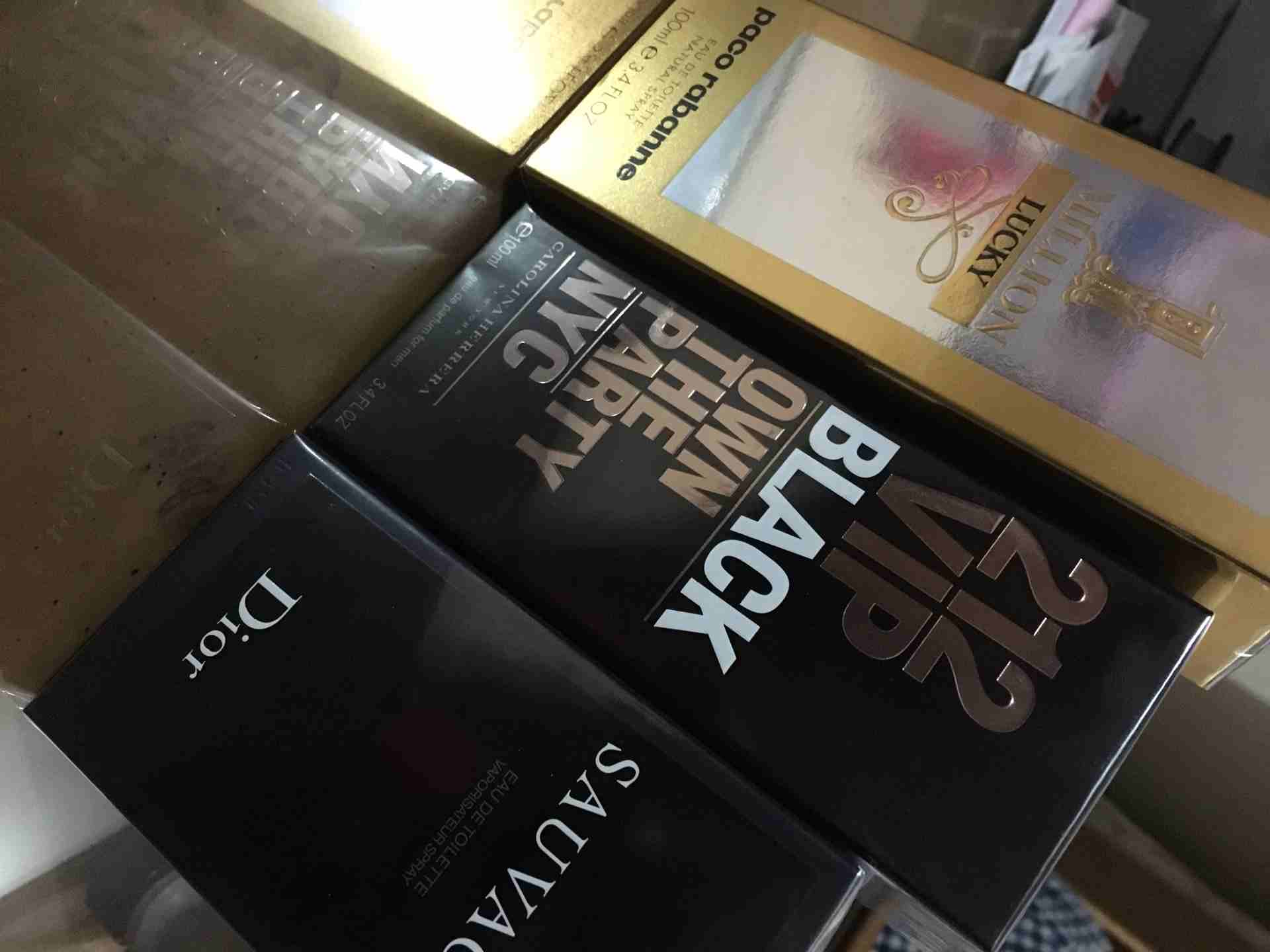 عطور اصلية و غير مقلدة للبيع
لا تنسَ أنك شاهدت هذا الإعلان في عنكبوت
عطور :
ارماني يو
مستر بيرب...