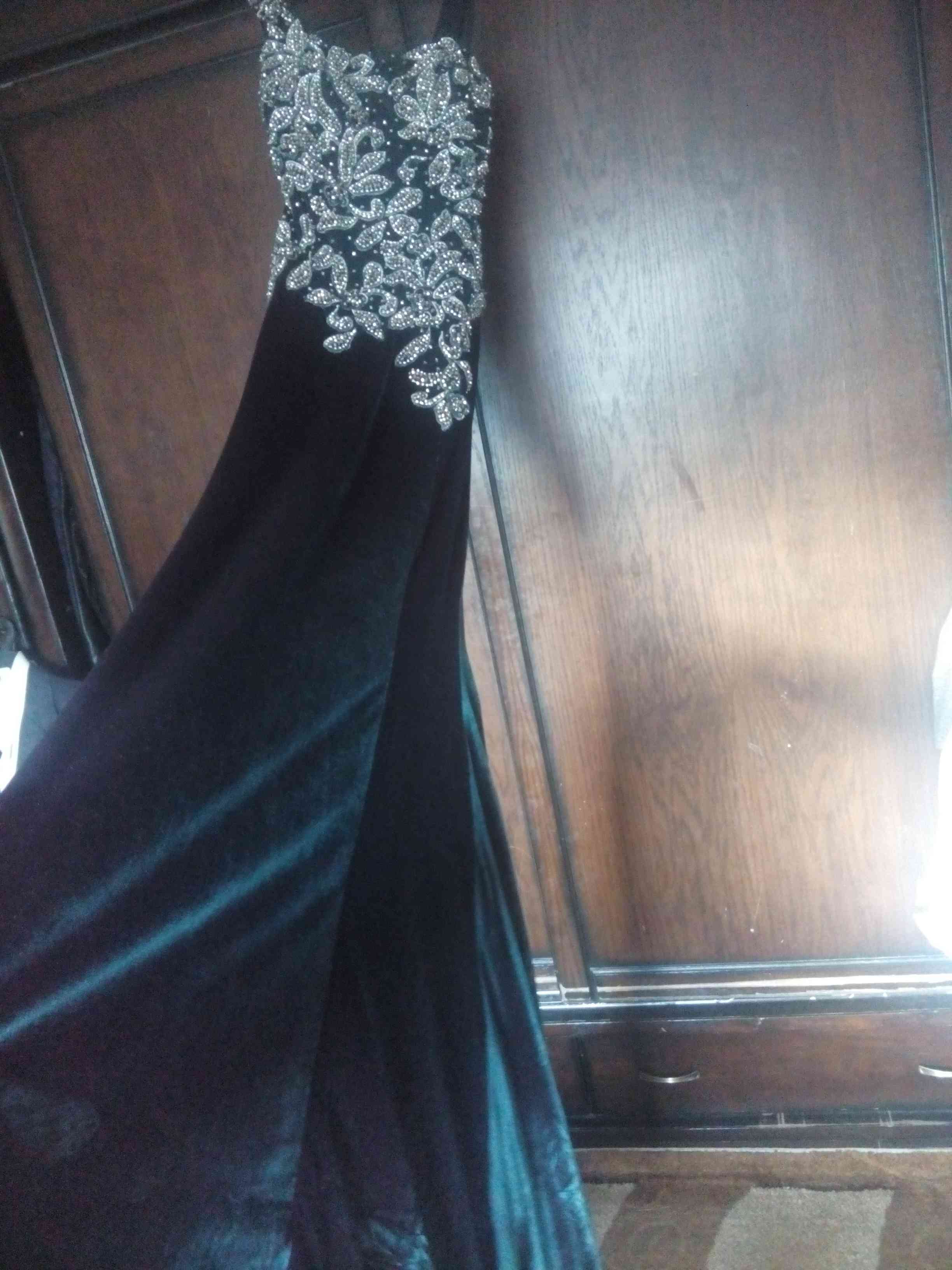 حصان اخضر زيتي مخمل موديل جديد للايجار او للبيع للايجار ب 20 دينار للبيع ب 40                                            


	 				لا تنسَ أنك شاهدت هذا الإعلان في عنكبوت...