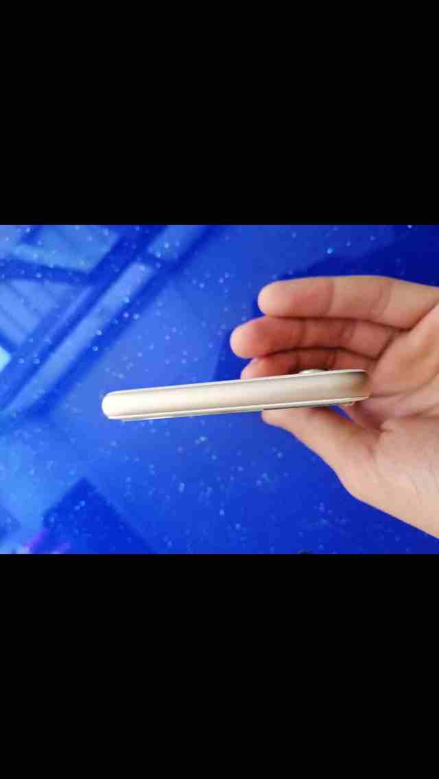 ايفون 6s
لا تنسَ أنك شاهدت هذا الإعلان في عنكبوت
الجهاز ما فيه ولا شخط
بس بدو شاشة والشاشة مش غا...